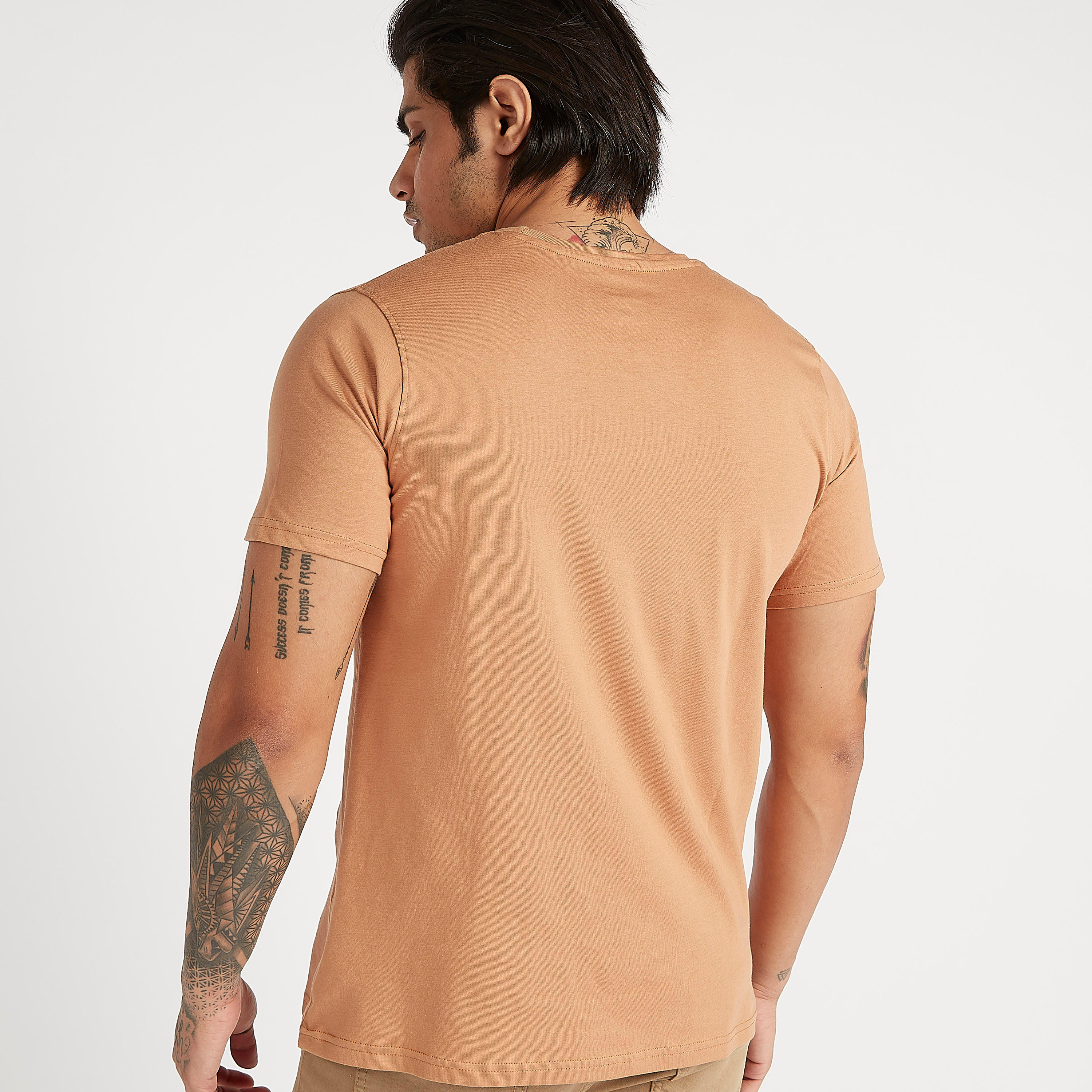 تيشيرت مستدام سادة بياقة ضيّقة وأكمام قصيرة-men-clothing-tshirtsandpolos-tshirts-image-4