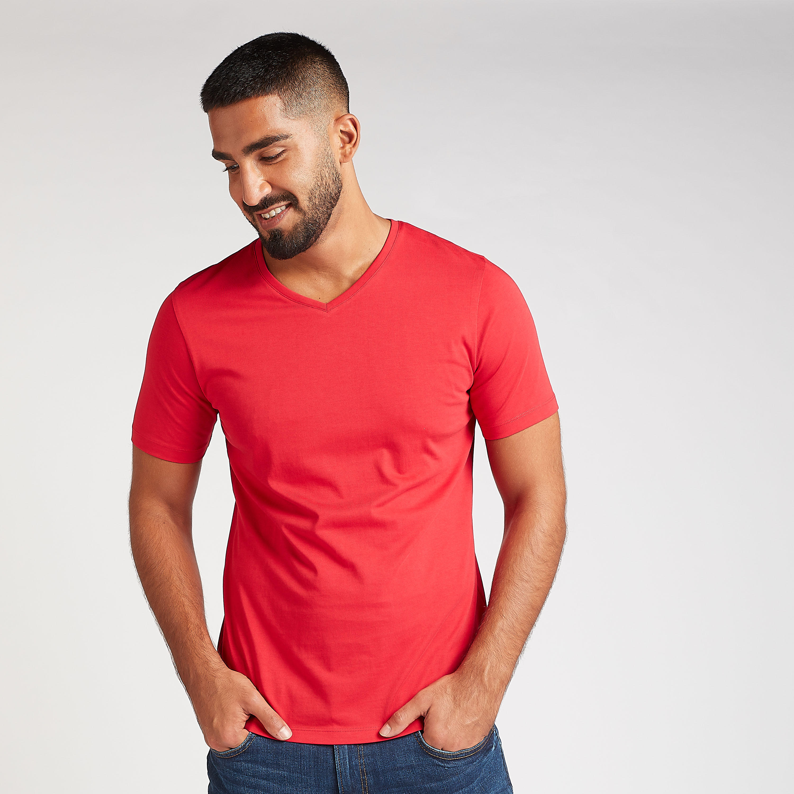 تيشيرت مستدام سادة بياقة V وأكمام قصيرة-men-clothing-tshirtsandpolos-tshirts-image-4