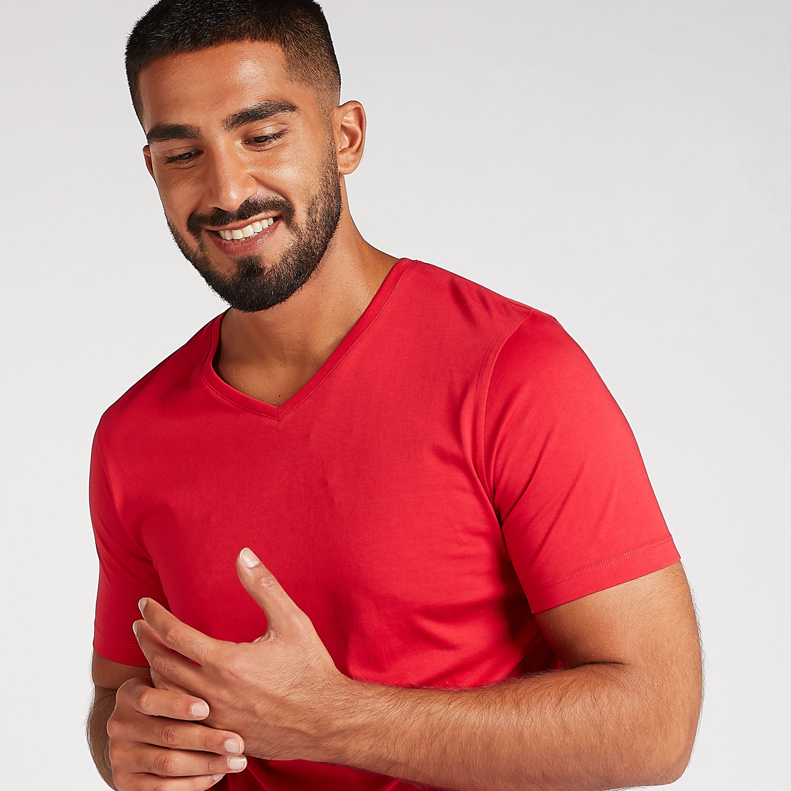 تيشيرت مستدام سادة بياقة V وأكمام قصيرة-men-clothing-tshirtsandpolos-tshirts-image-2