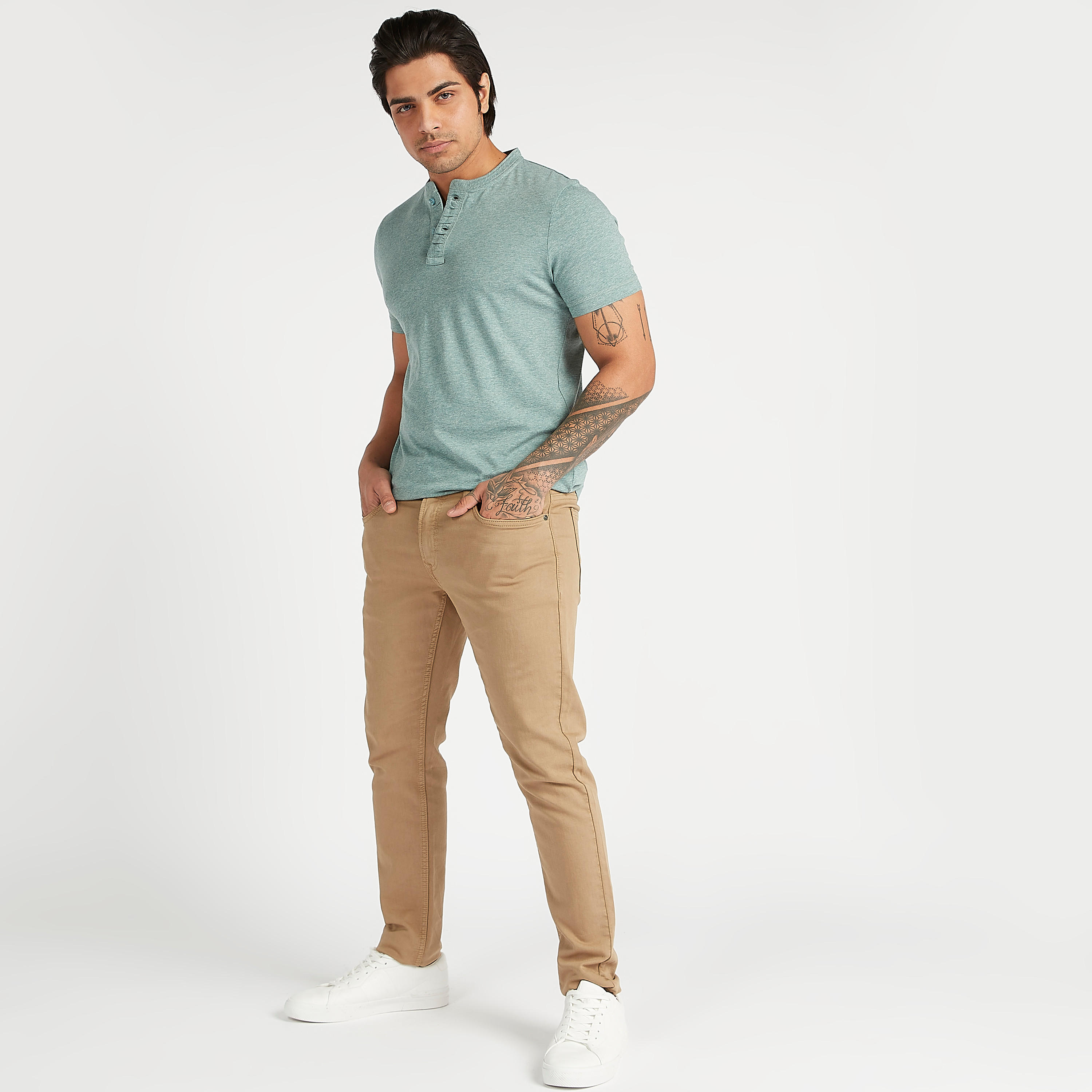 تيشيرت مستدام بارز الملمس بياقة هينلي وأكمام قصيرة-men-clothing-tshirtsandpolos-tshirts-image-2