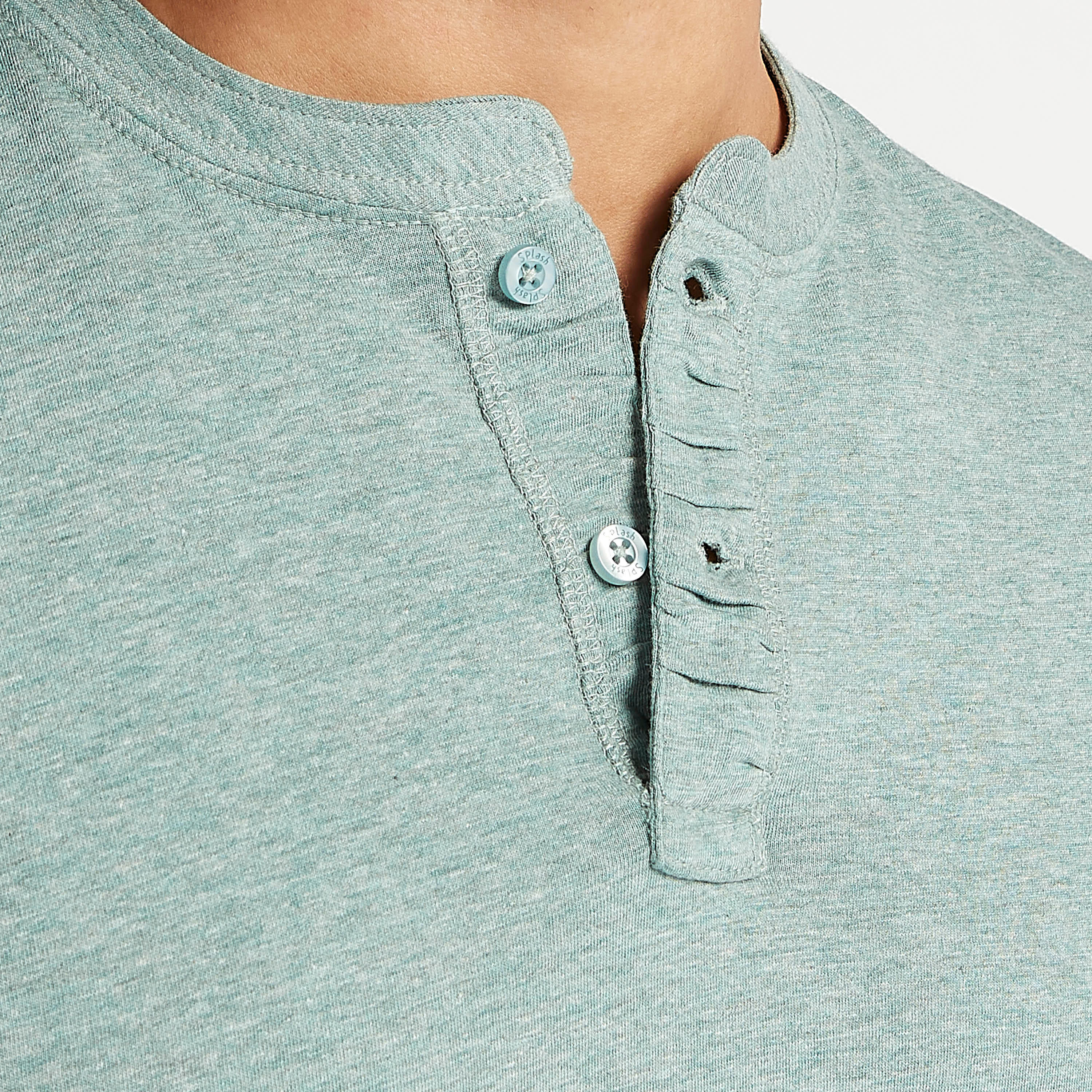 تيشيرت مستدام بارز الملمس بياقة هينلي وأكمام قصيرة-men-clothing-tshirtsandpolos-tshirts-image-3