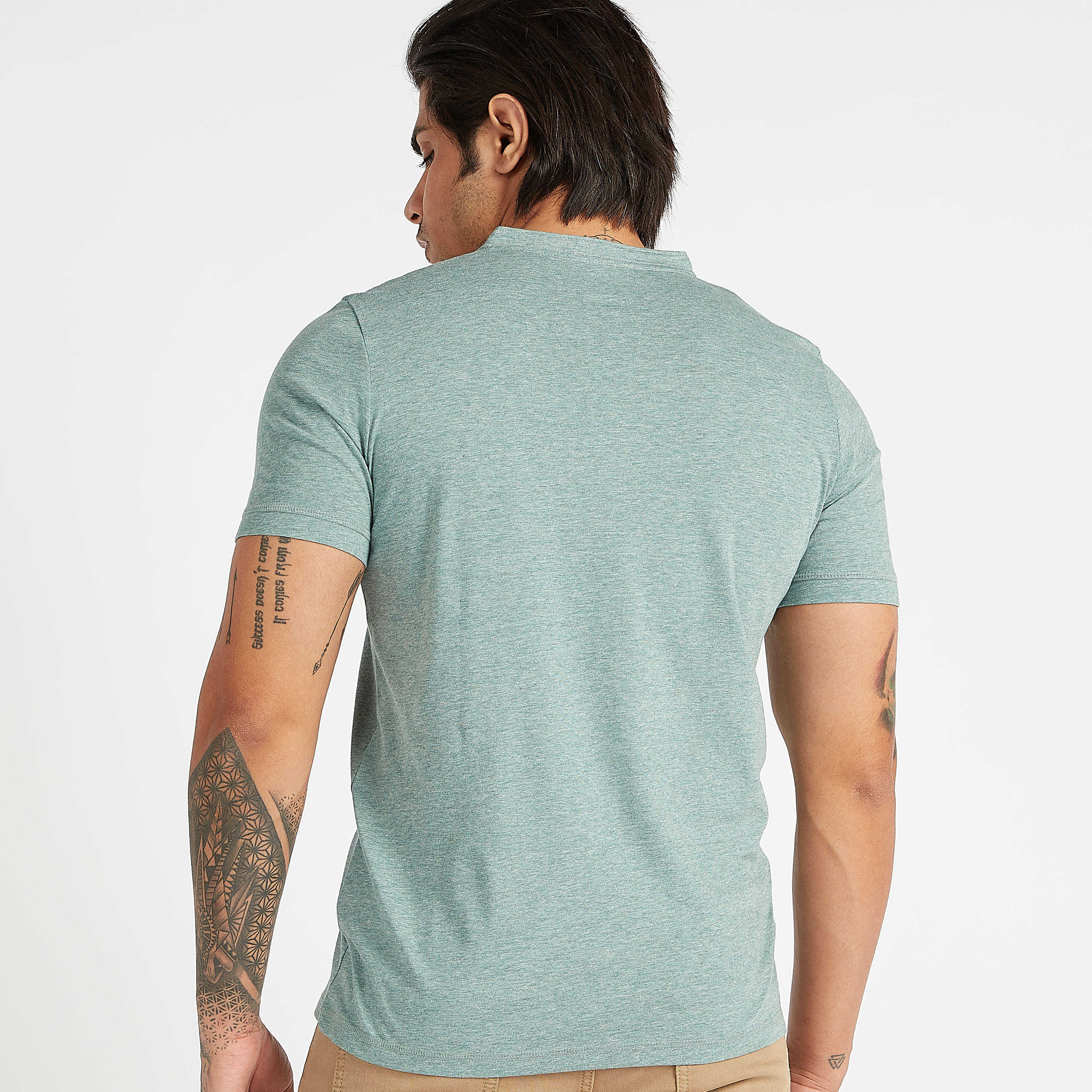 تيشيرت مستدام بارز الملمس بياقة هينلي وأكمام قصيرة-men-clothing-tshirtsandpolos-tshirts-image-4