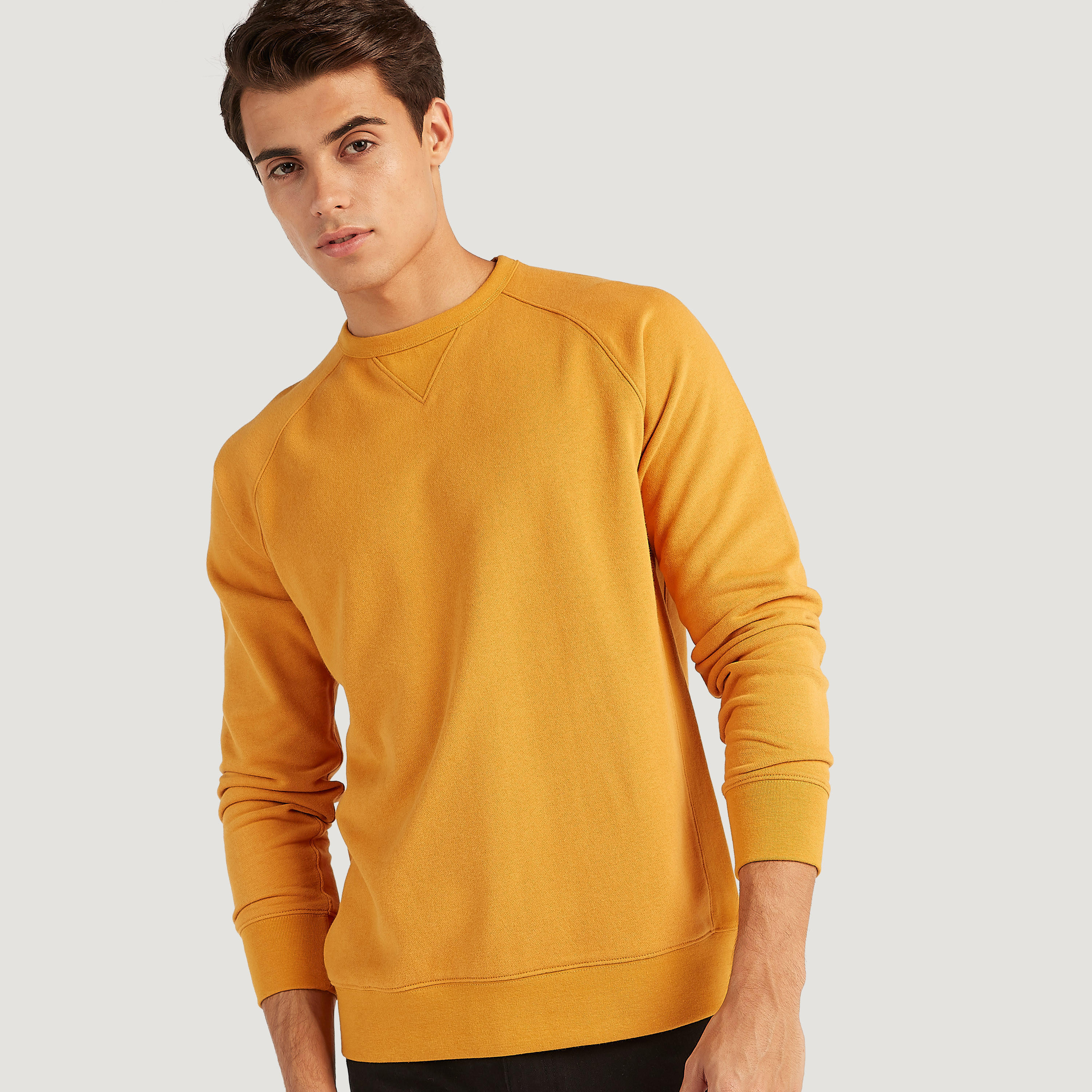 سويت شيرت مستدام بياقة ضيّقة وأكمام طويلة وقصّة مريحة-men-winterwear-hoodiesandsweatshirts-image-1