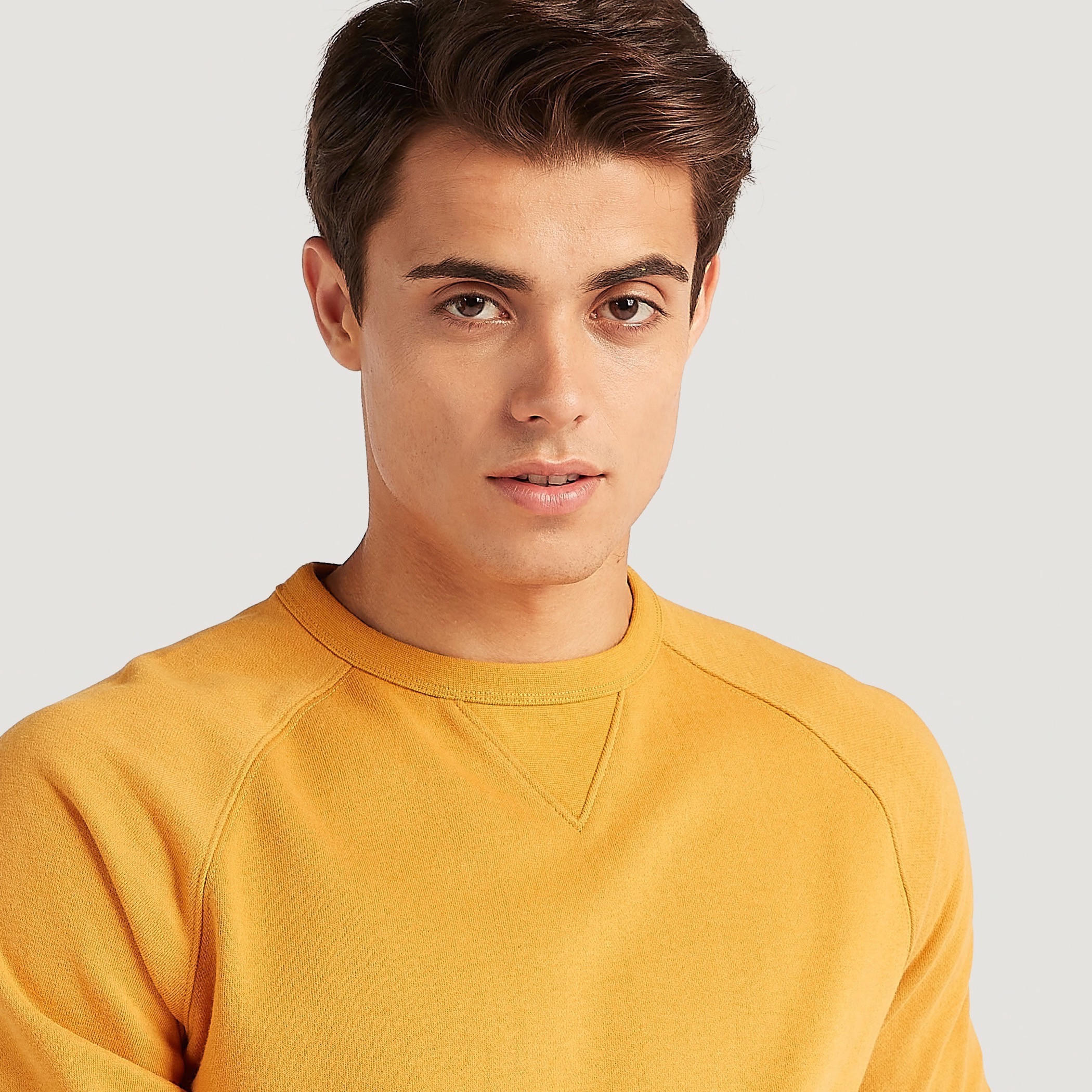 سويت شيرت مستدام بياقة ضيّقة وأكمام طويلة وقصّة مريحة-men-winterwear-hoodiesandsweatshirts-image-3