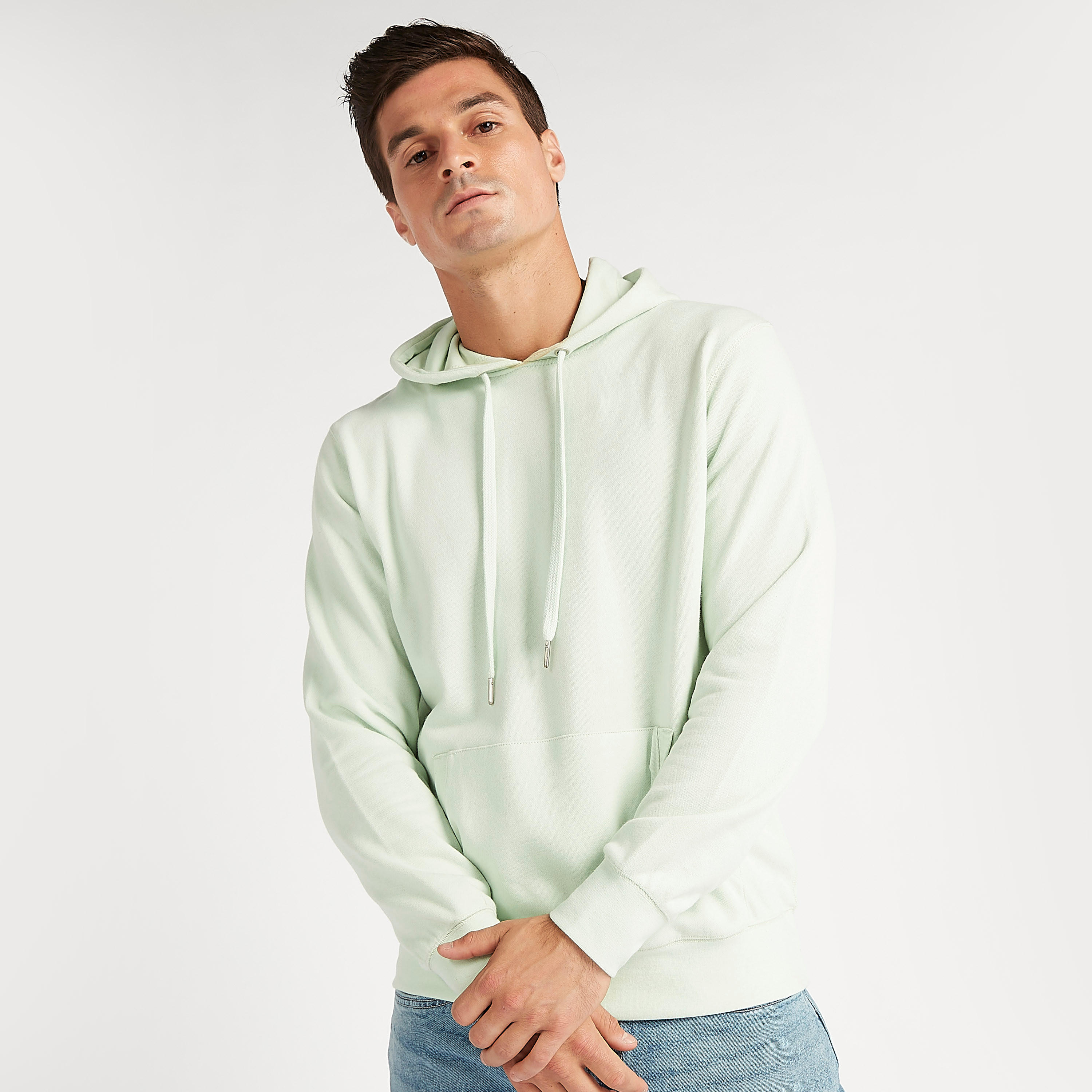 هودي مستدام سادة بجيوب كنغر وأكمام طويلة-men-winterwear-hoodiesandsweatshirts-image-1
