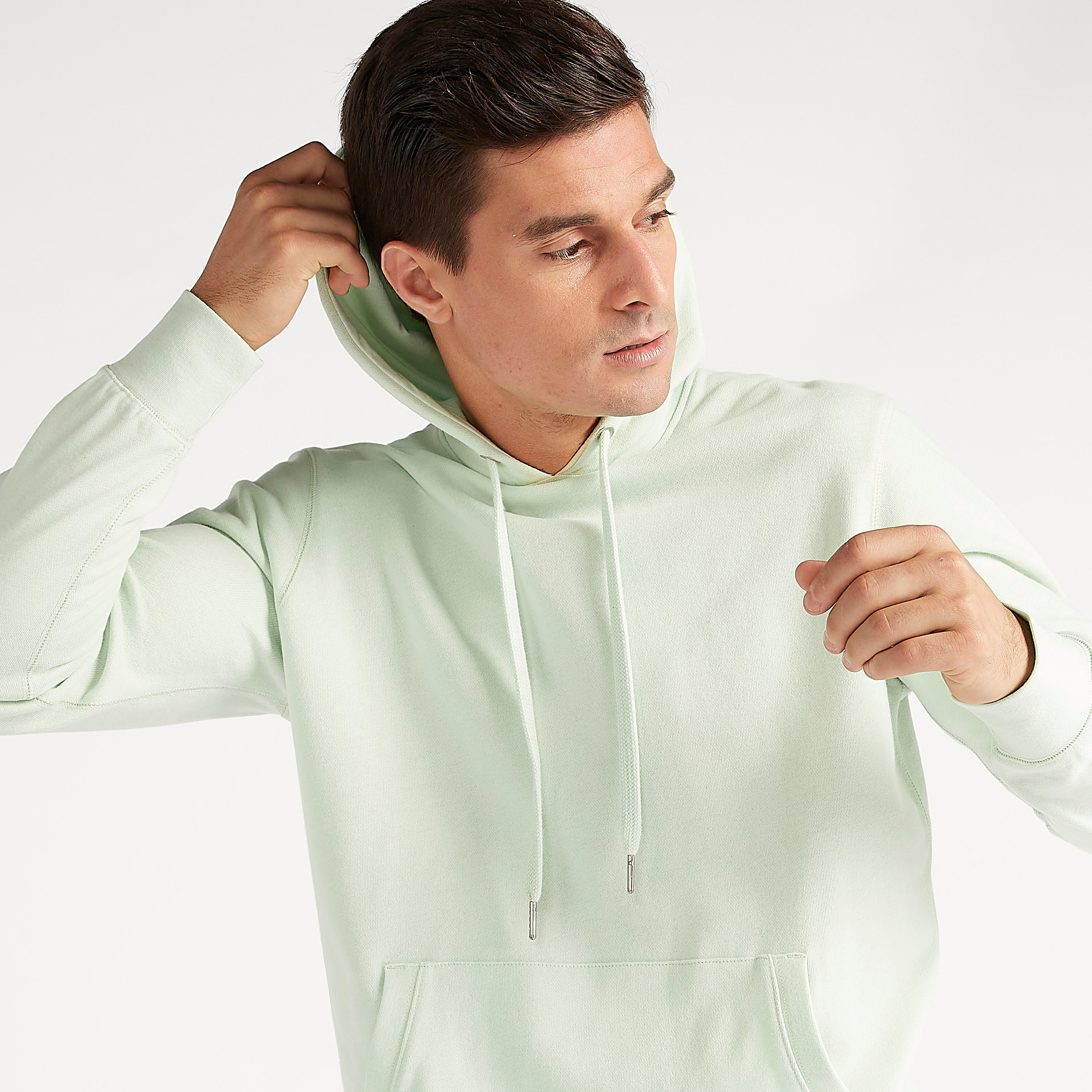 هودي مستدام سادة بجيوب كنغر وأكمام طويلة-men-winterwear-hoodiesandsweatshirts-image-3