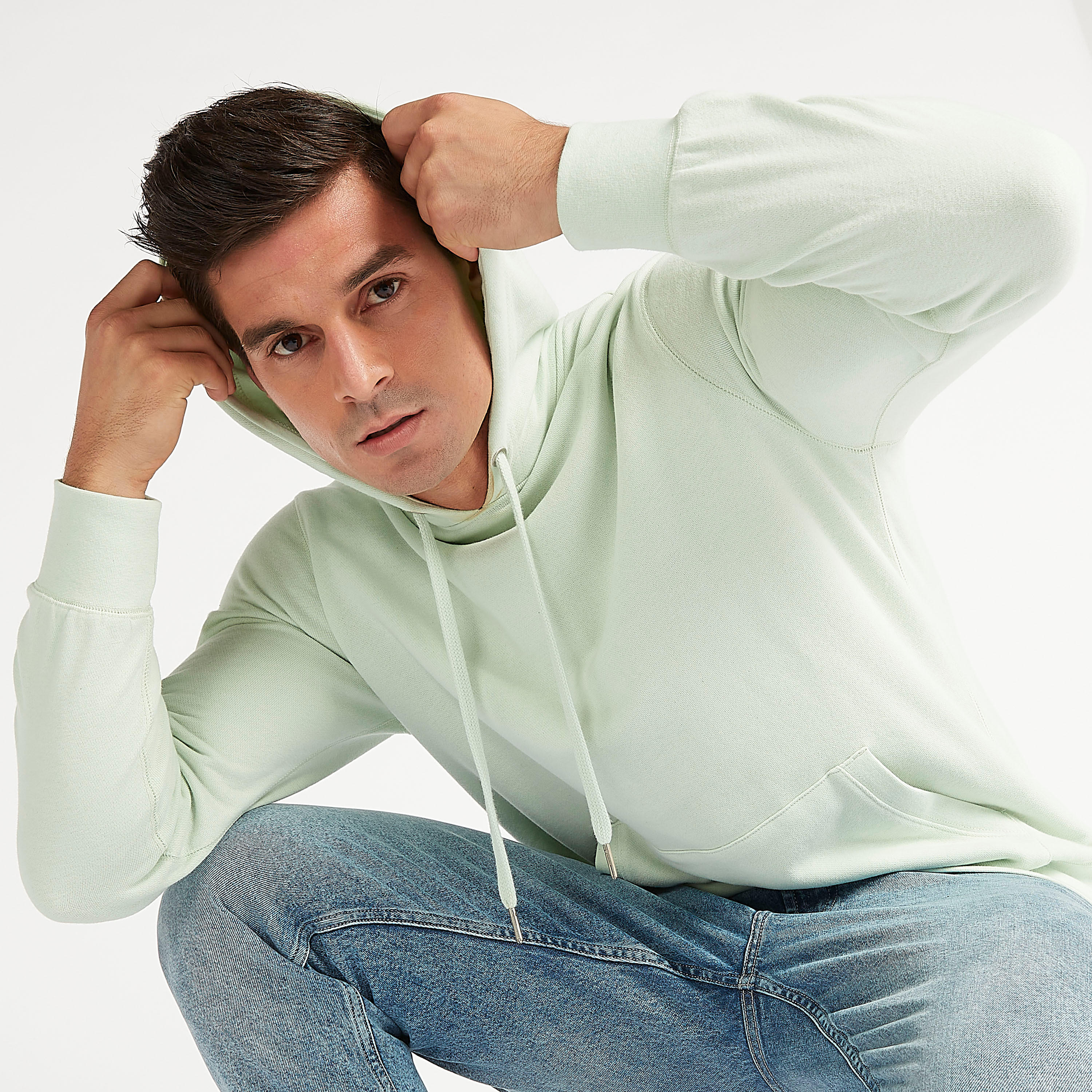 هودي مستدام سادة بجيوب كنغر وأكمام طويلة-men-winterwear-hoodiesandsweatshirts-image-5