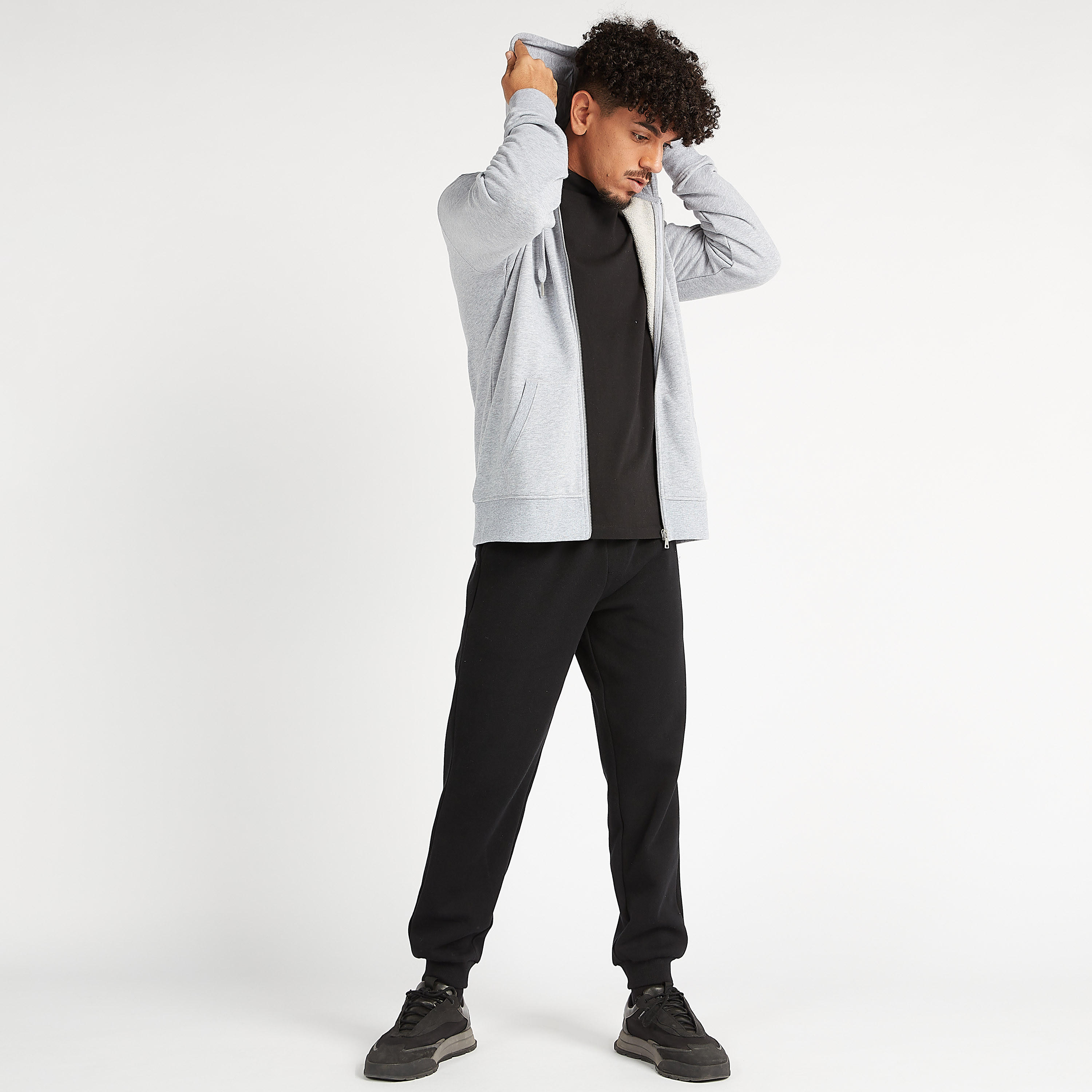 جاكيت مستدام خفيف سادة بسحّاب مع أكمام طويلة وقبّعة-men-clothing-jacketsandblazers-jackets-image-2