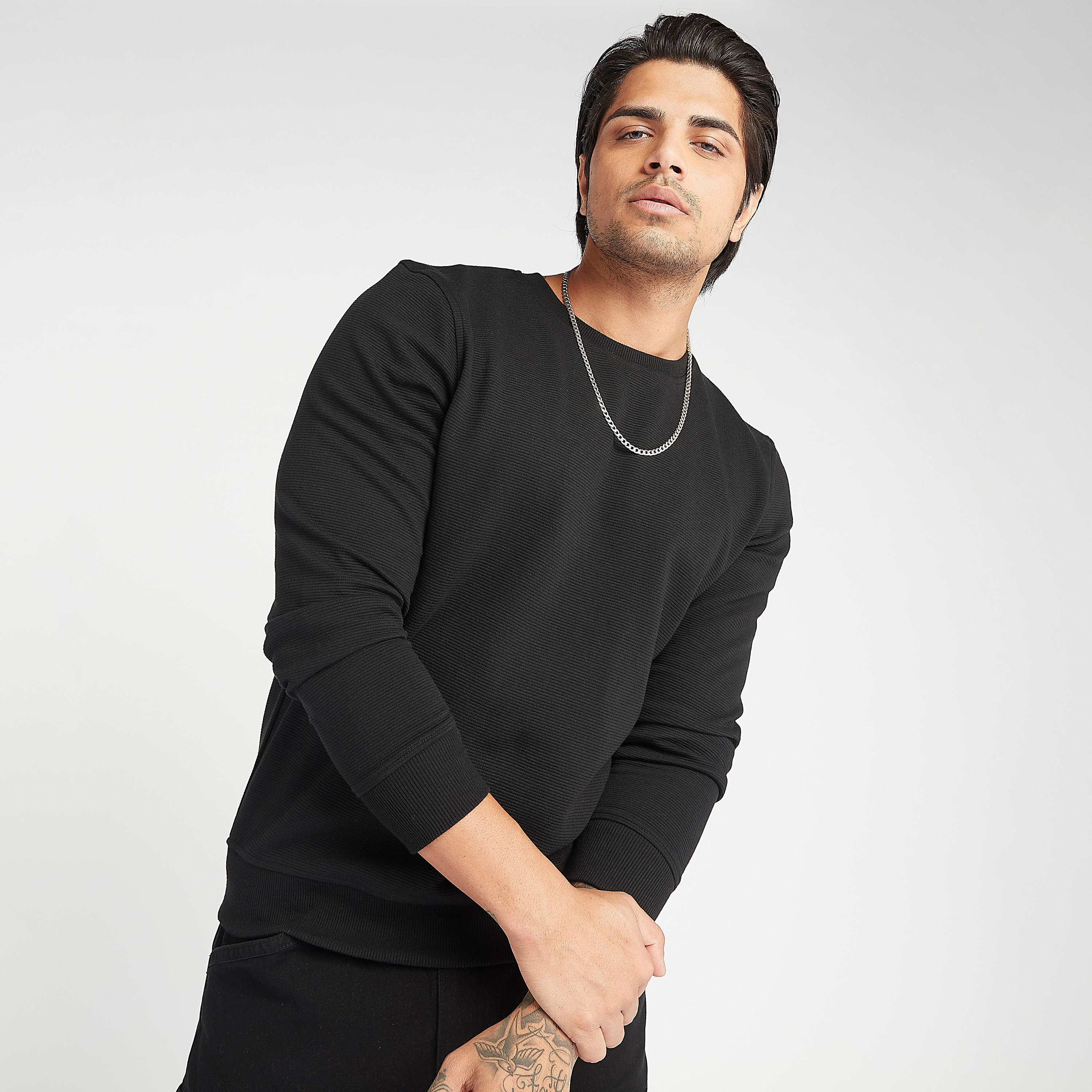 سويت شيرت مستدام بارز الملمس بياقة ضيّقة وأكمام طويلة-men-winterwear-hoodiesandsweatshirts-image-1