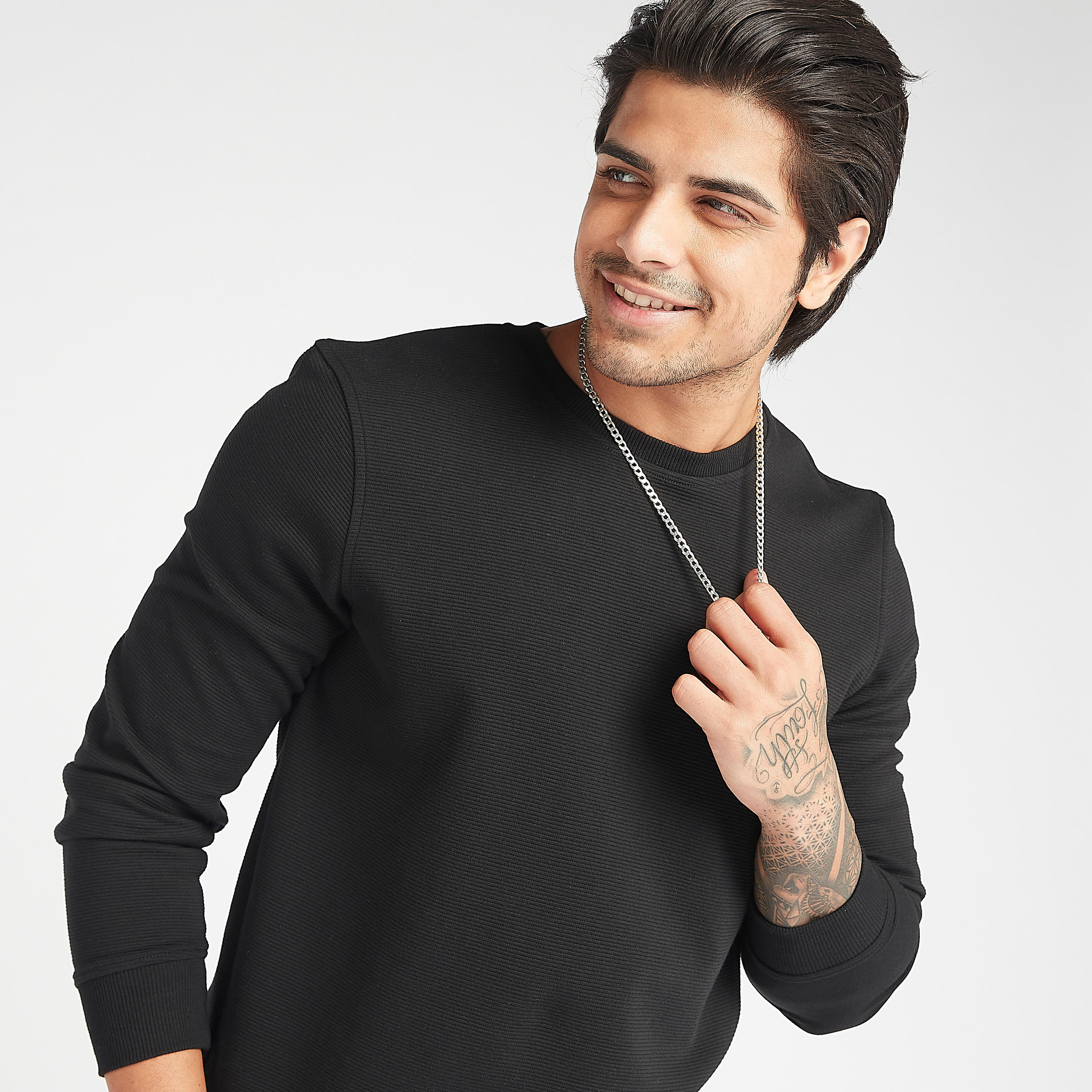 سويت شيرت مستدام بارز الملمس بياقة ضيّقة وأكمام طويلة-men-winterwear-hoodiesandsweatshirts-image-2