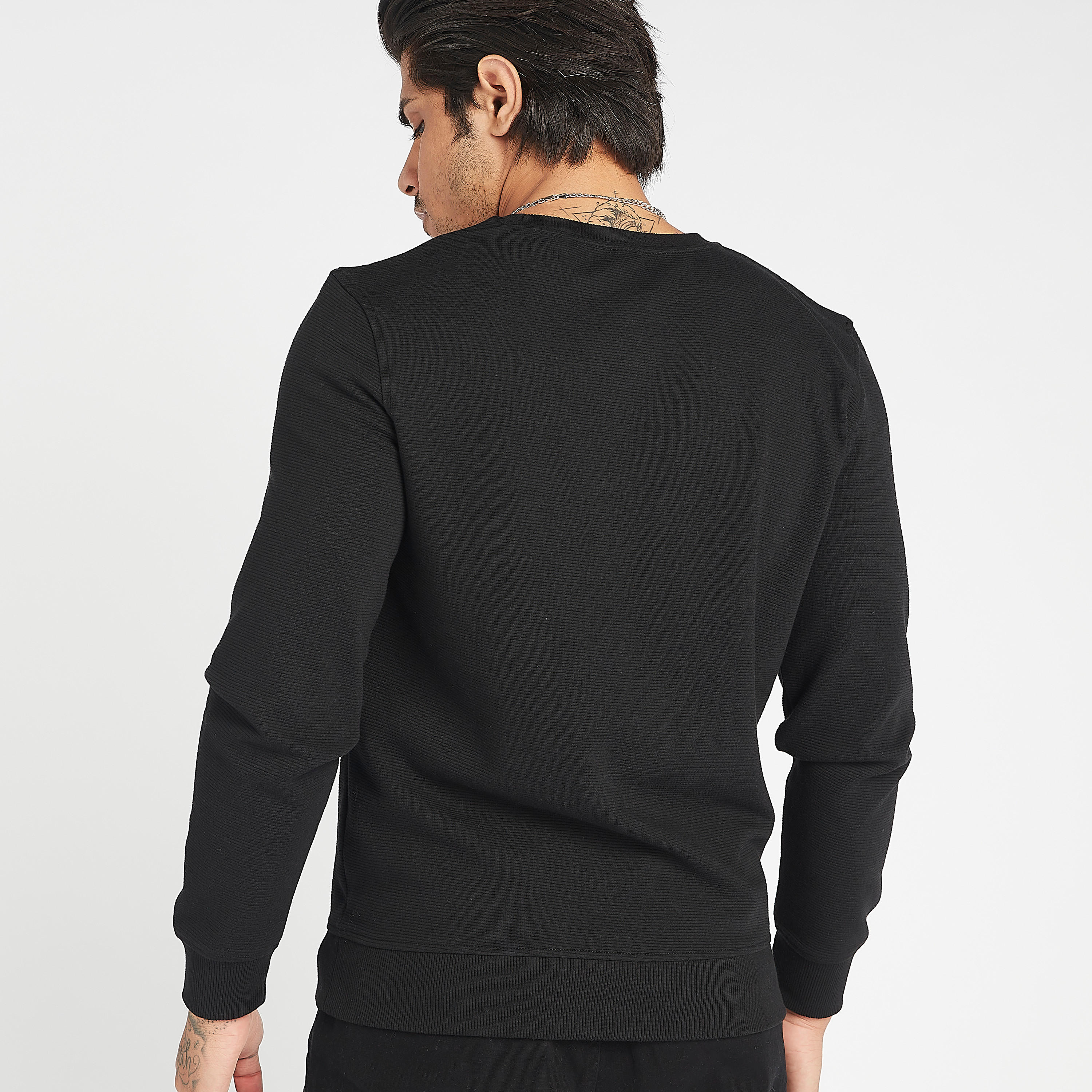 سويت شيرت مستدام بارز الملمس بياقة ضيّقة وأكمام طويلة-men-winterwear-hoodiesandsweatshirts-image-4
