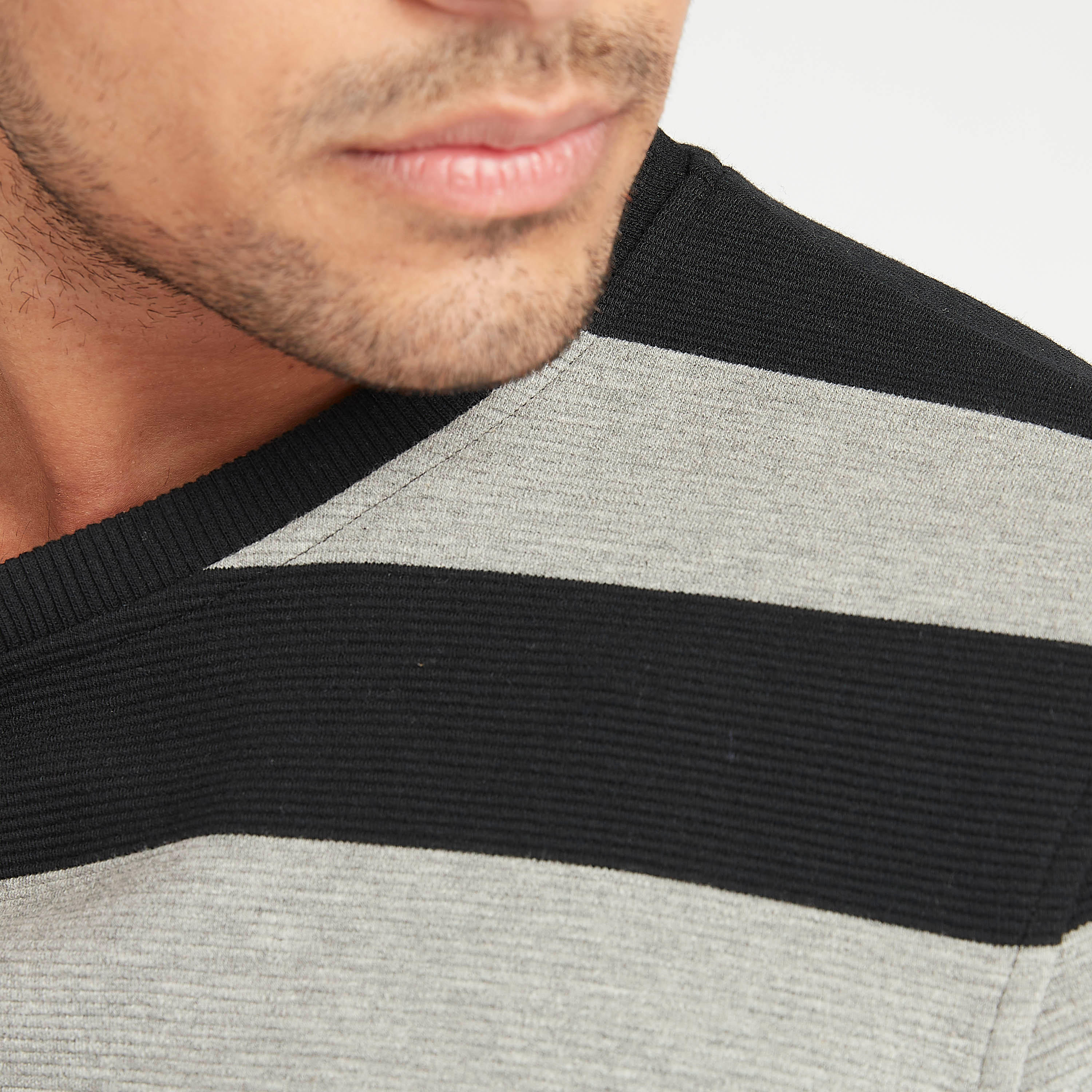سويت شيرت مستدام مقلّم بياقة ضيّقة وأكمام طويلة-men-winterwear-hoodiesandsweatshirts-image-6