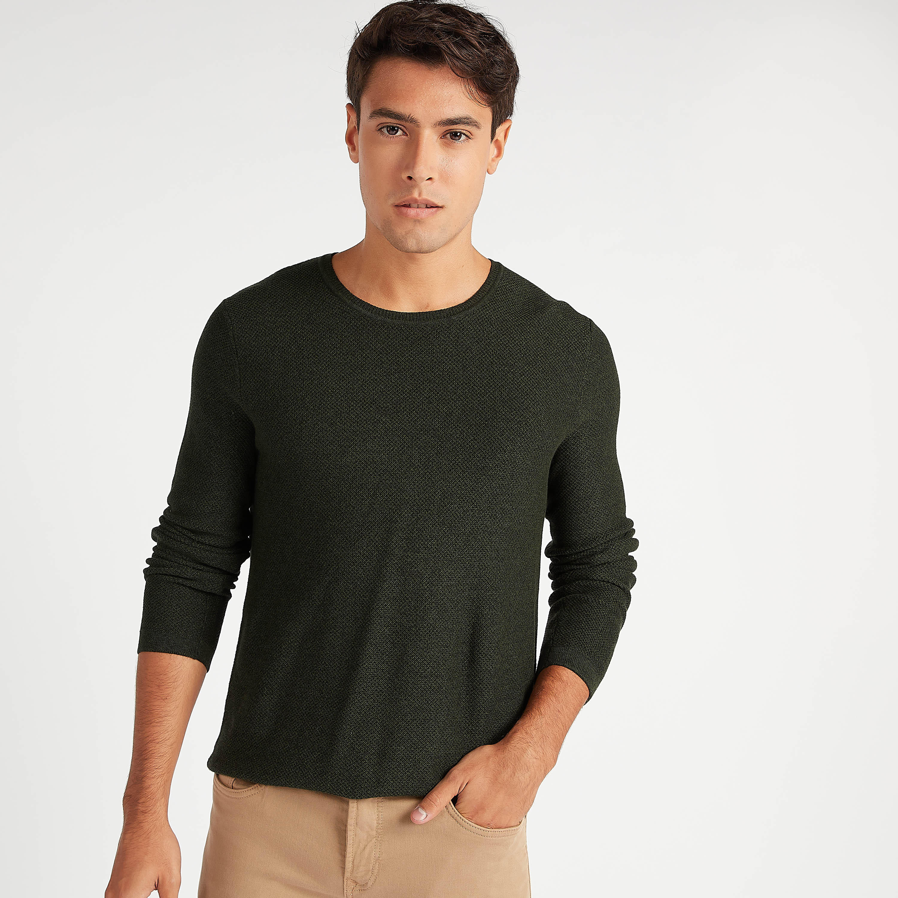 كنزة مستدامة بارزة الملمس بياقة ضيّقة وأكمام طويلة-men-clothing-sweatersandpullovers-image-1