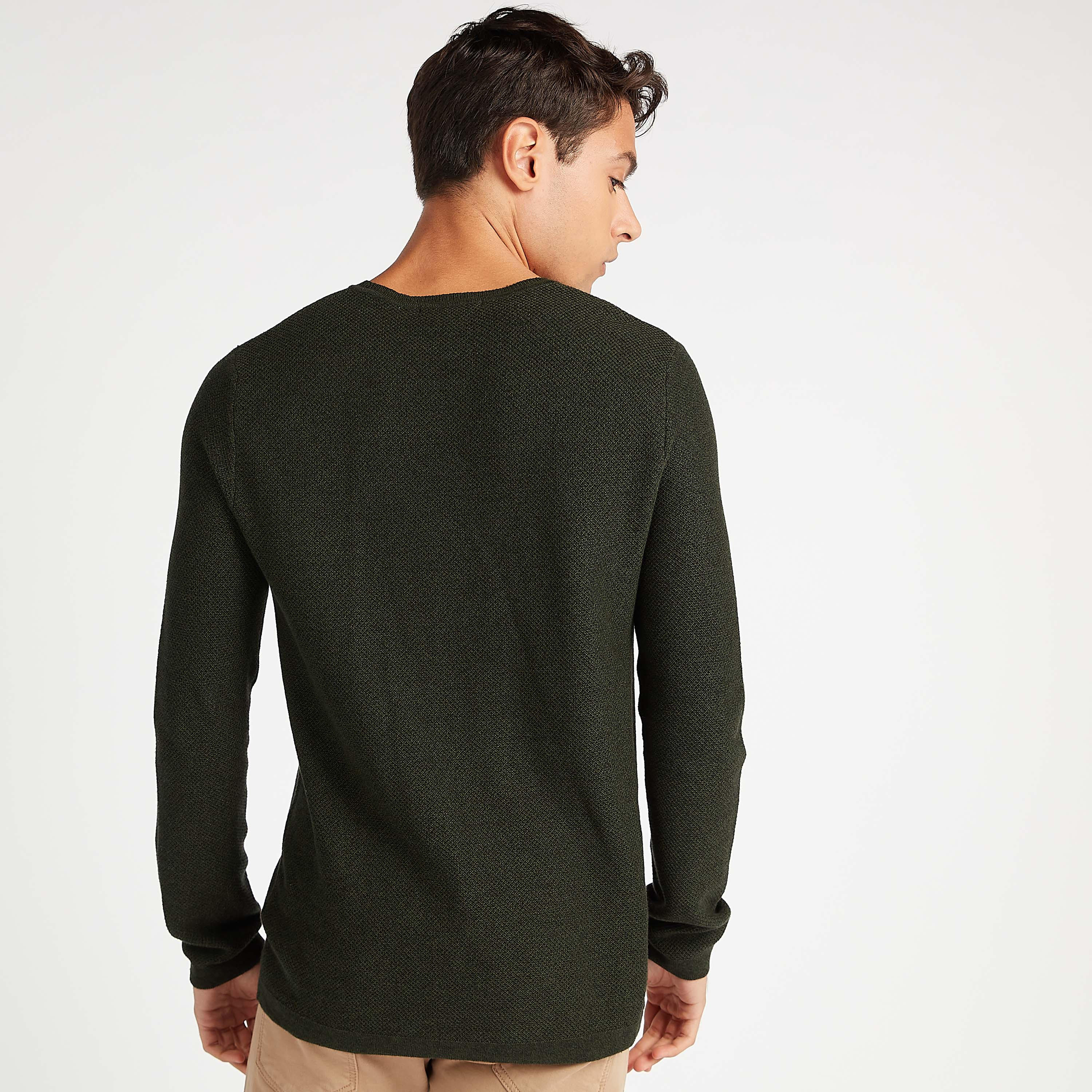 كنزة مستدامة بارزة الملمس بياقة ضيّقة وأكمام طويلة-men-clothing-sweatersandpullovers-image-4