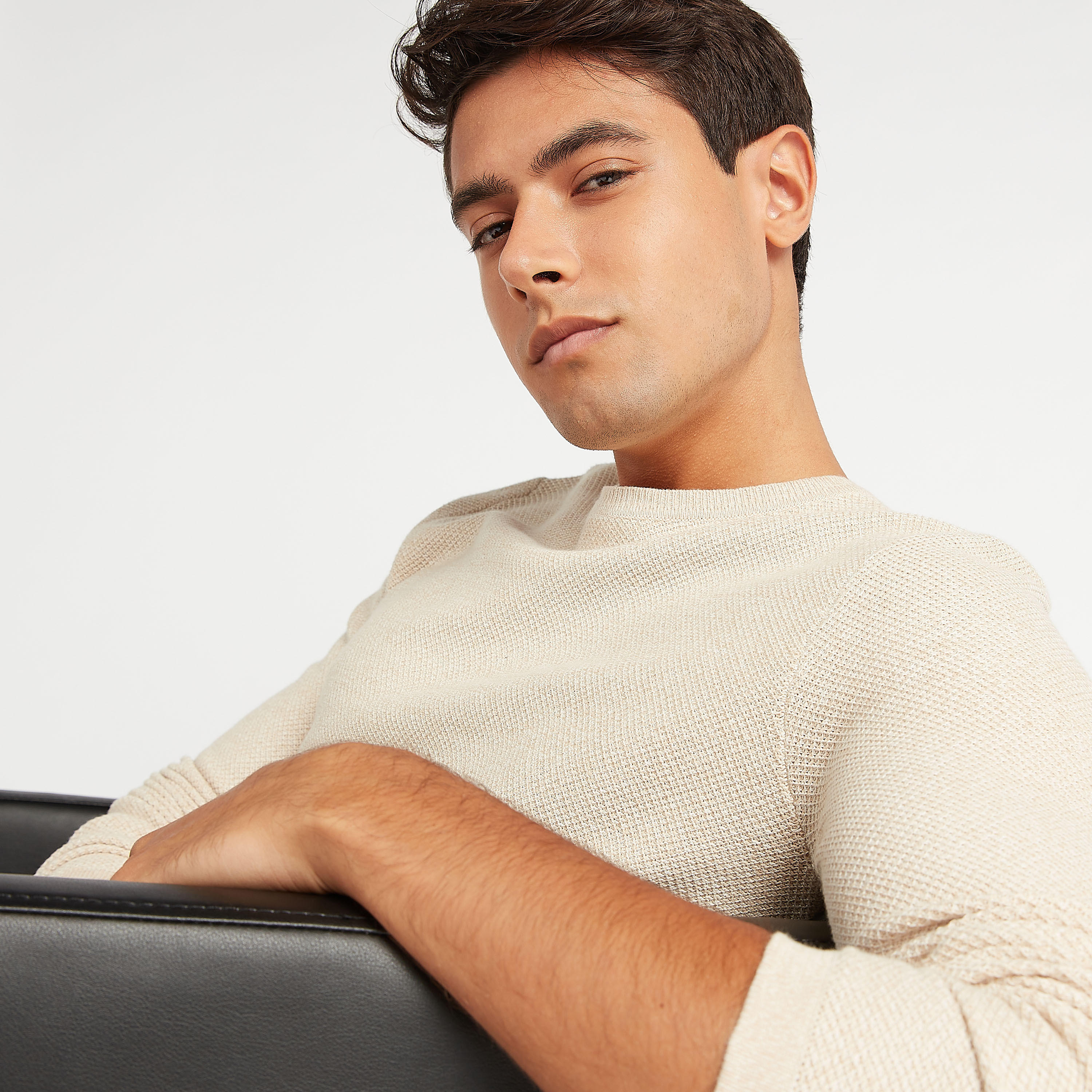 كنزة مستدامة بارزة الملمس بياقة ضيّقة وأكمام طويلة-men-clothing-sweatersandpullovers-image-3