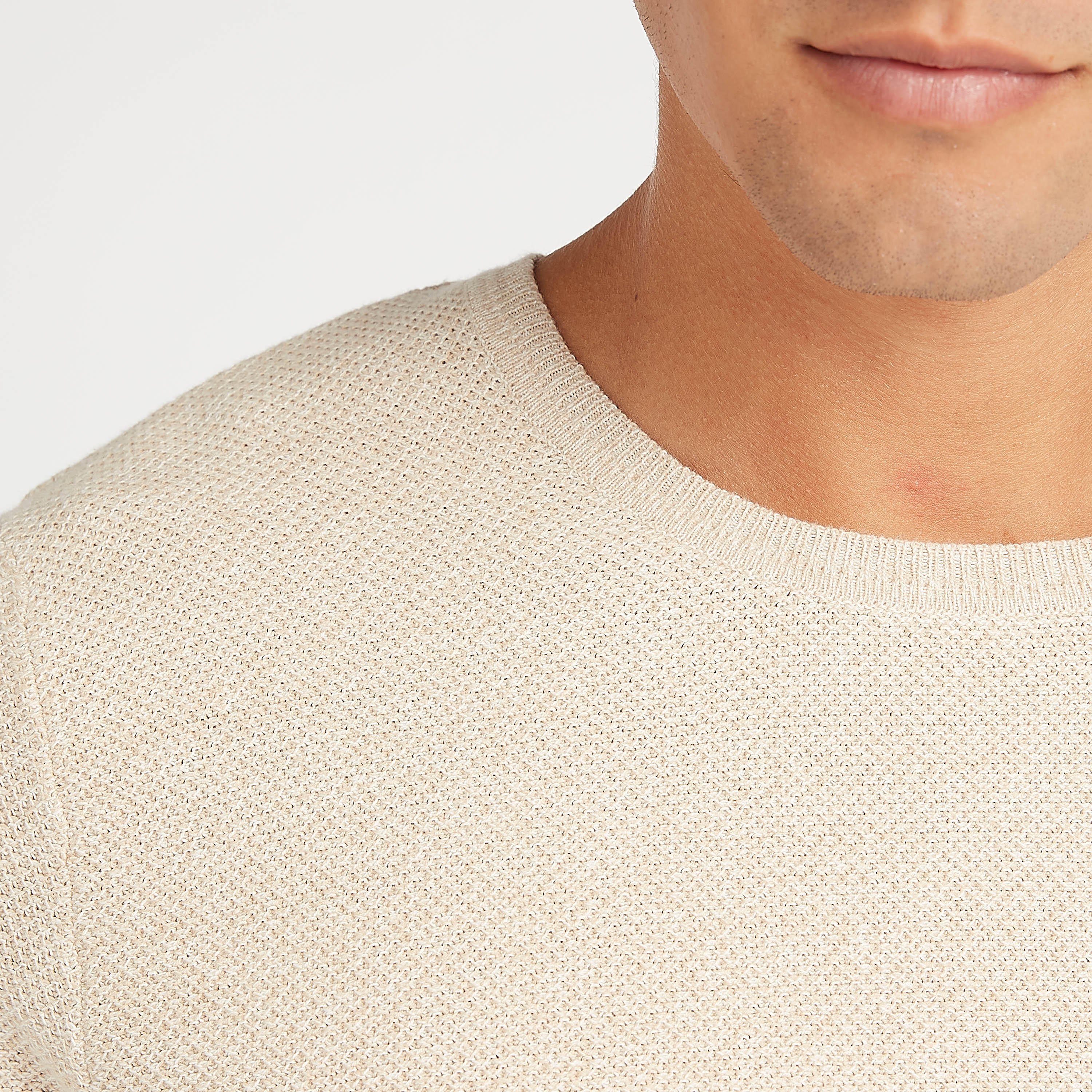 كنزة مستدامة بارزة الملمس بياقة ضيّقة وأكمام طويلة-men-clothing-sweatersandpullovers-image-6