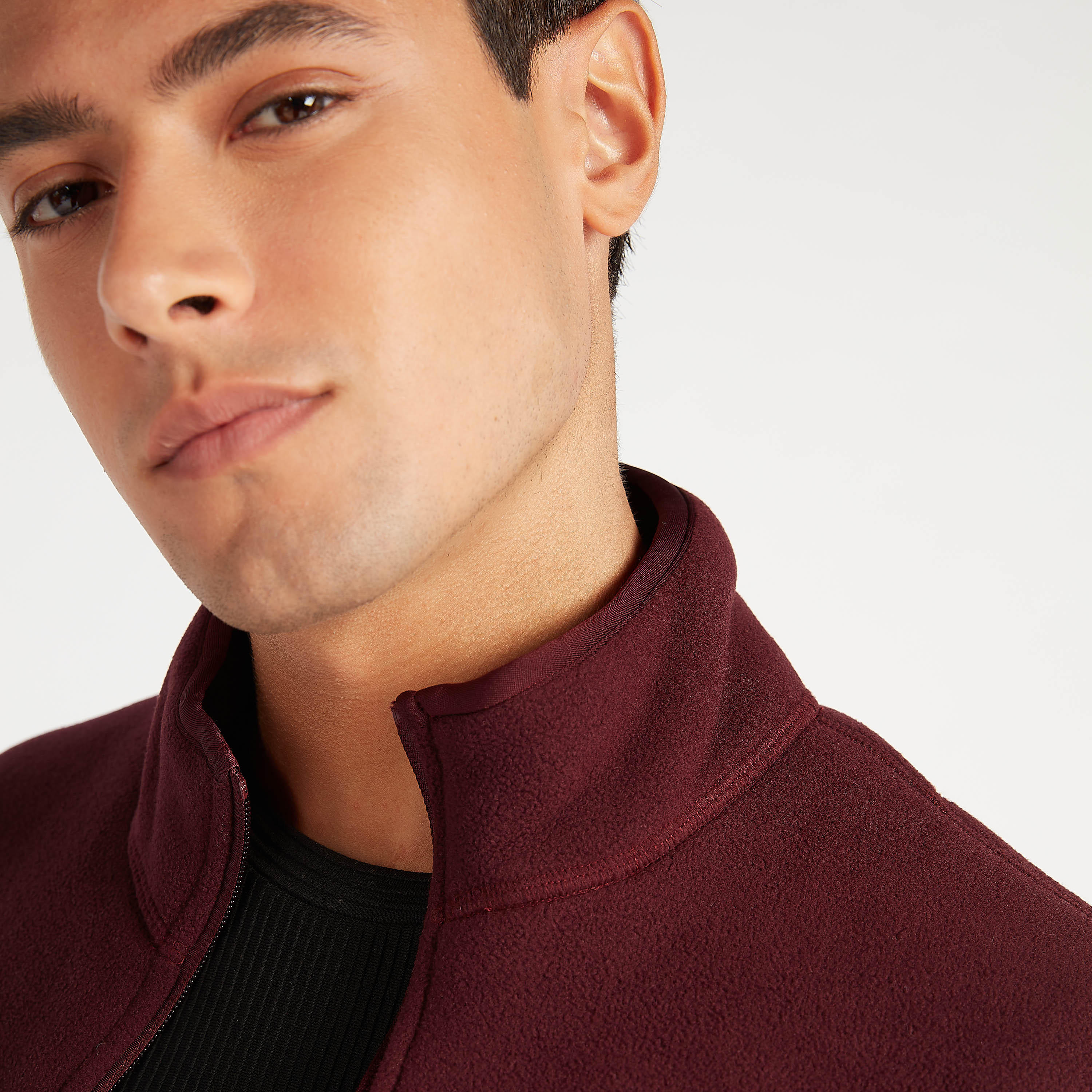 جاكيت سادة دون أكمام بسحّاب وياقة عالية وجيوب-men-clothing-jacketsandblazers-jackets-image-3