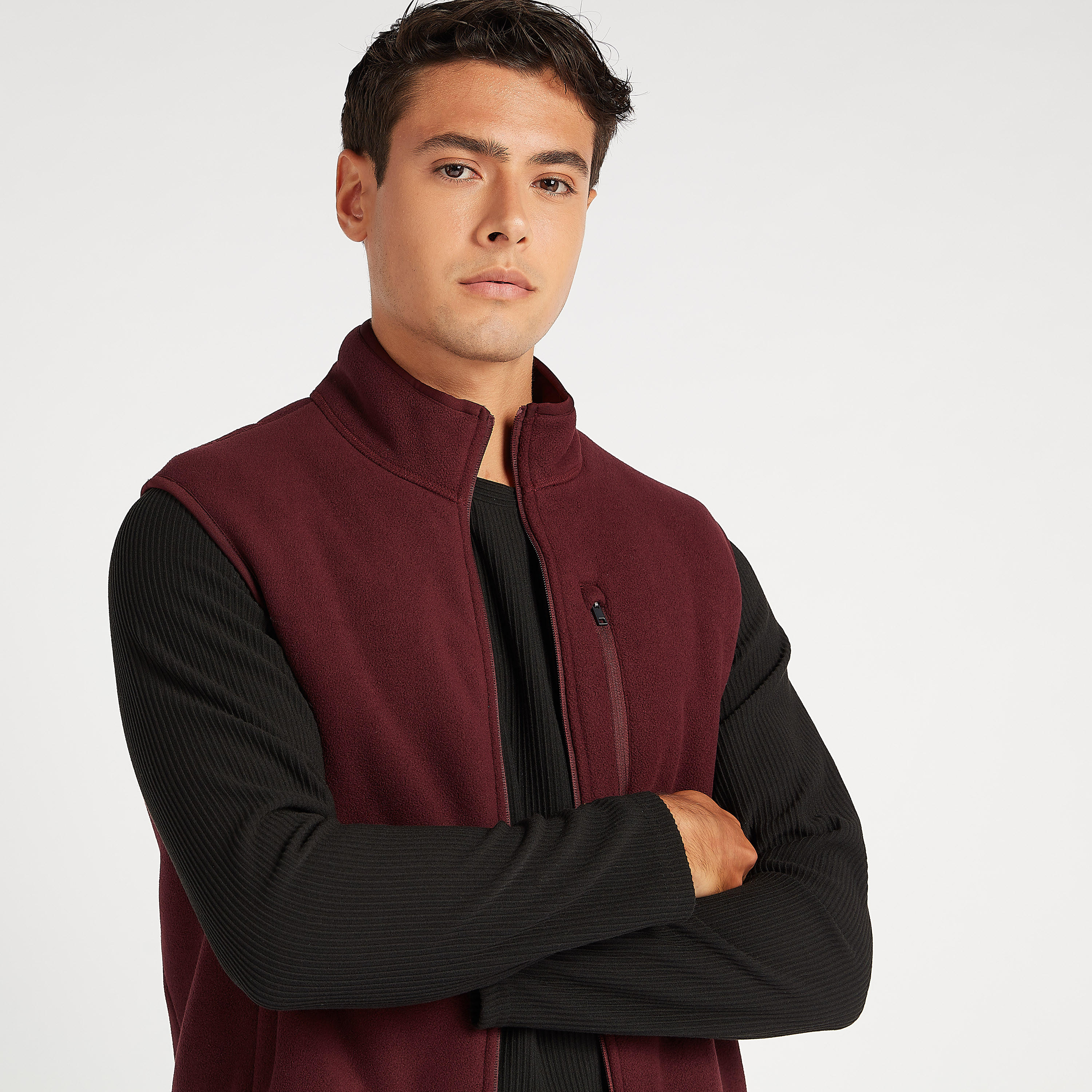 جاكيت سادة دون أكمام بسحّاب وياقة عالية وجيوب-men-clothing-jacketsandblazers-jackets-image-1