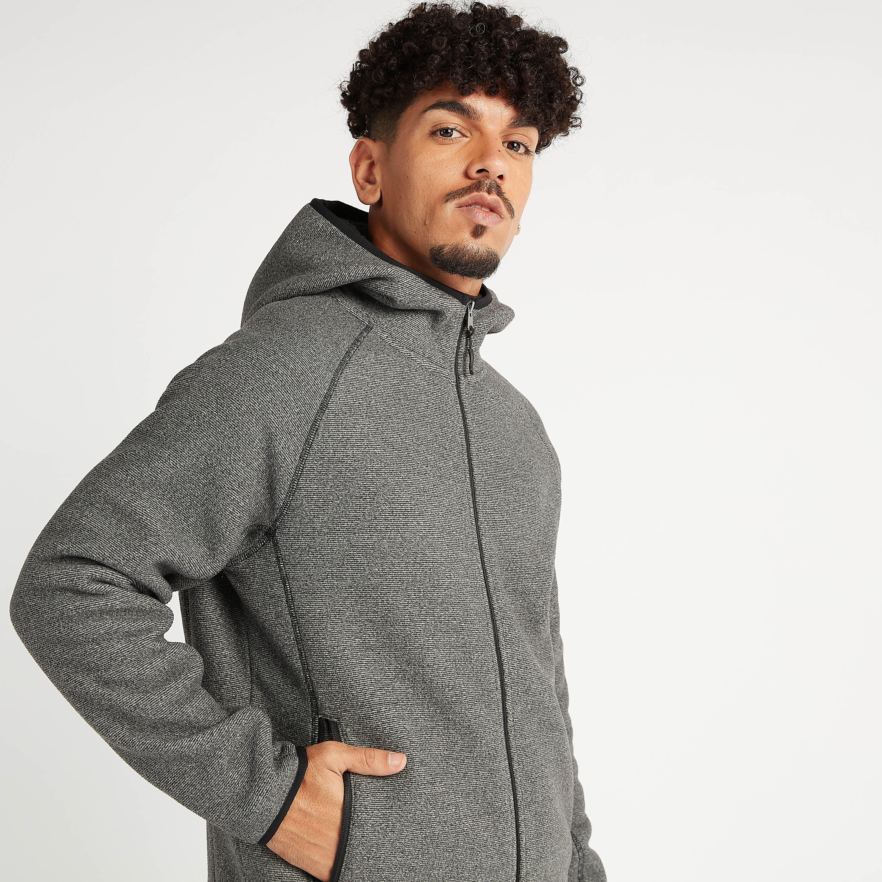جاكيت بارز الملمس بقبّعة وجيوب وسحّاب-men-clothing-jacketsandblazers-jackets-image-1