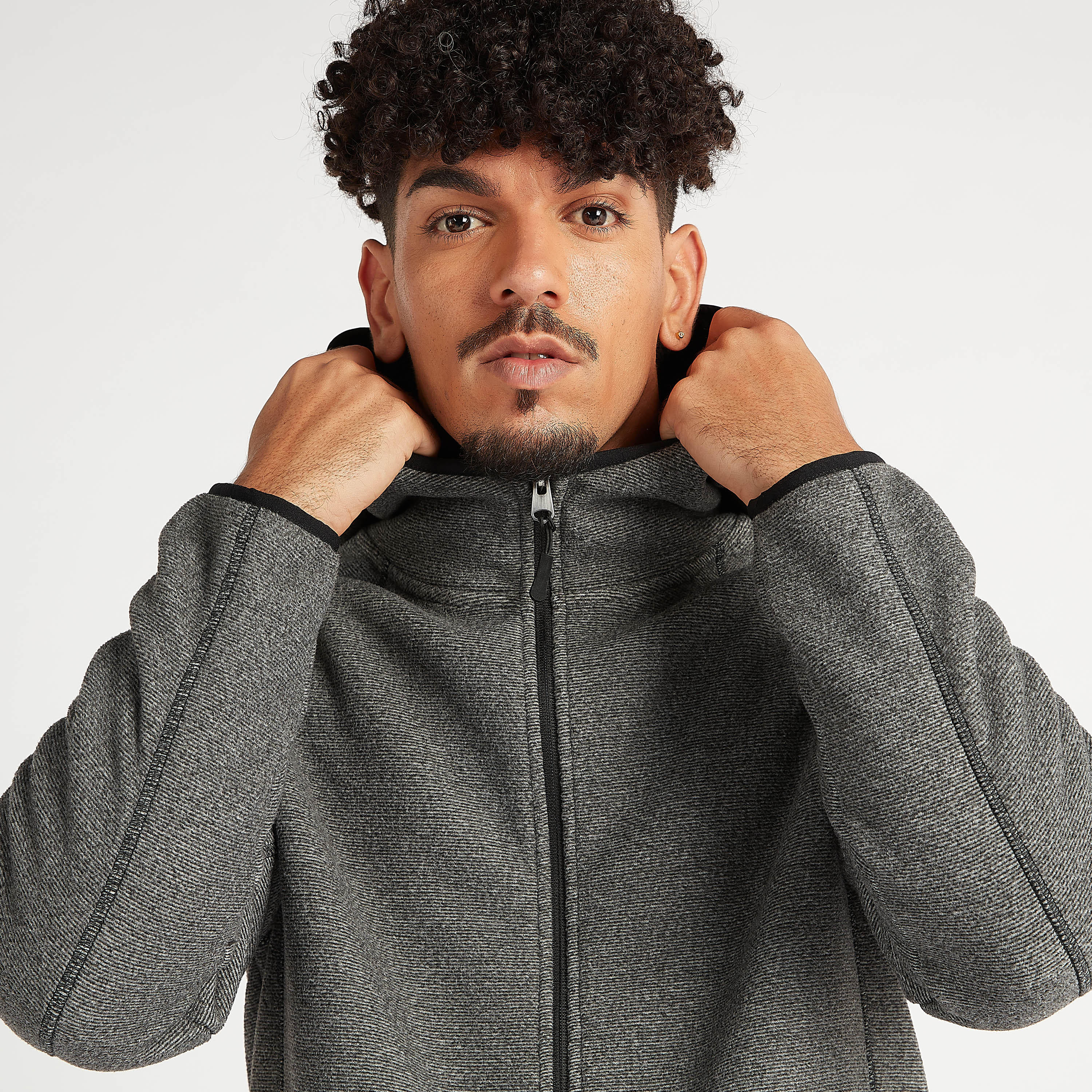 جاكيت بارز الملمس بقبّعة وجيوب وسحّاب-men-clothing-jacketsandblazers-jackets-image-7