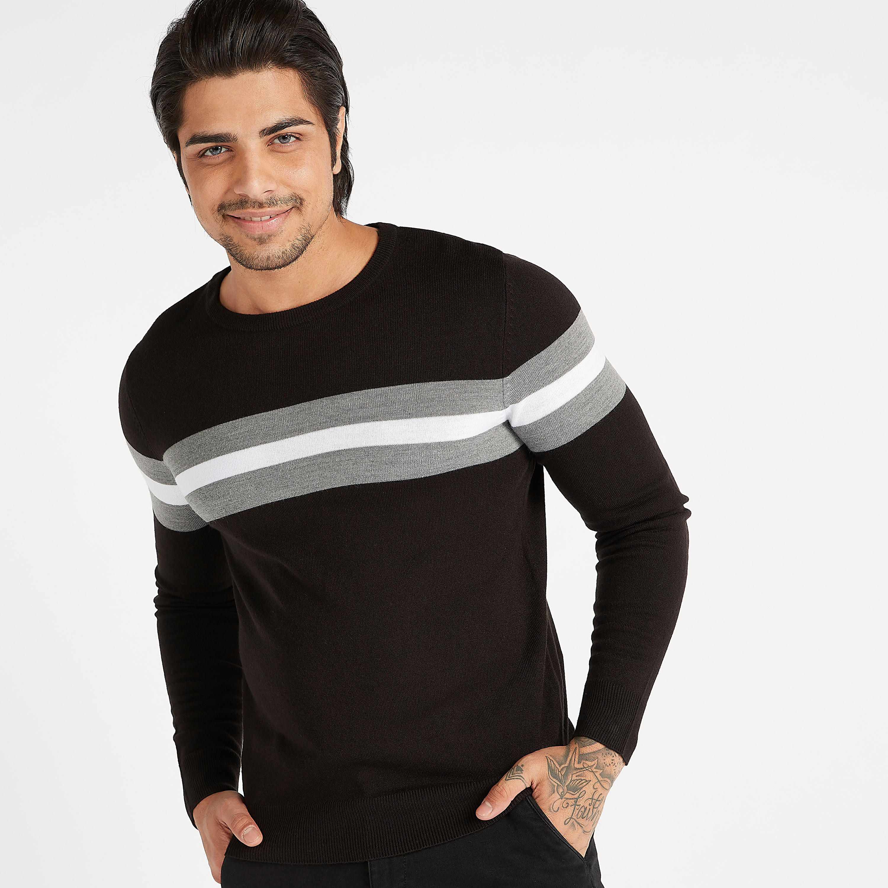 كنزة مستدامة مخطّطة بياقة ضيّقة وأكمام طويلة-men-clothing-sweatersandpullovers-image-1