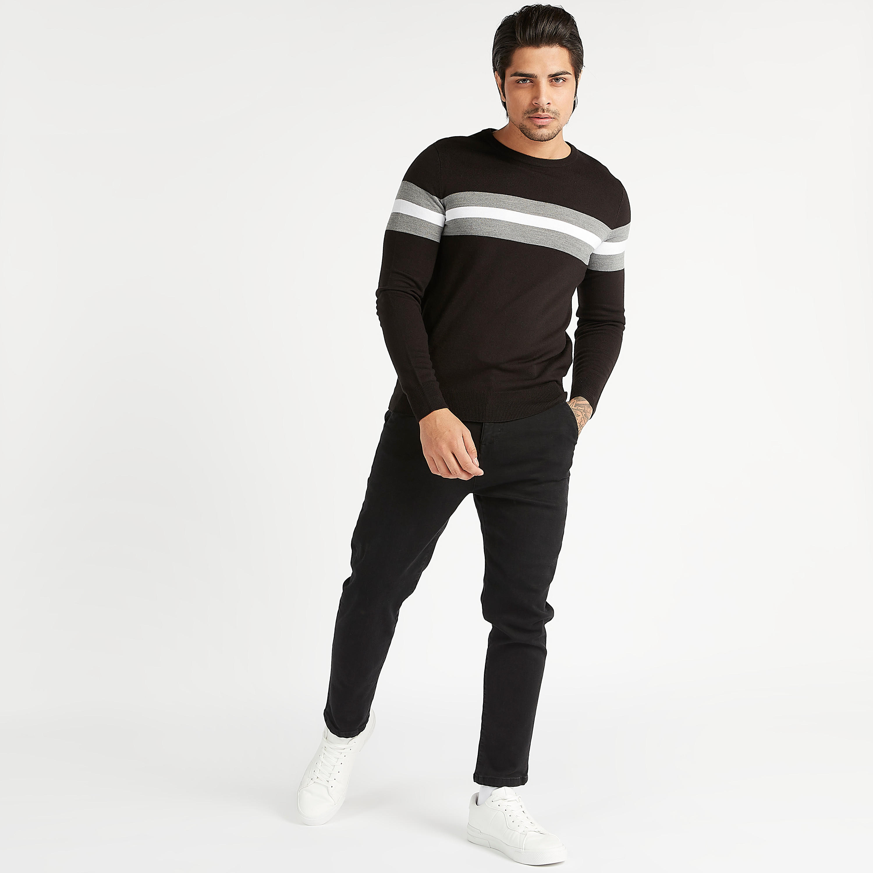 كنزة مستدامة مخطّطة بياقة ضيّقة وأكمام طويلة-men-clothing-sweatersandpullovers-image-2