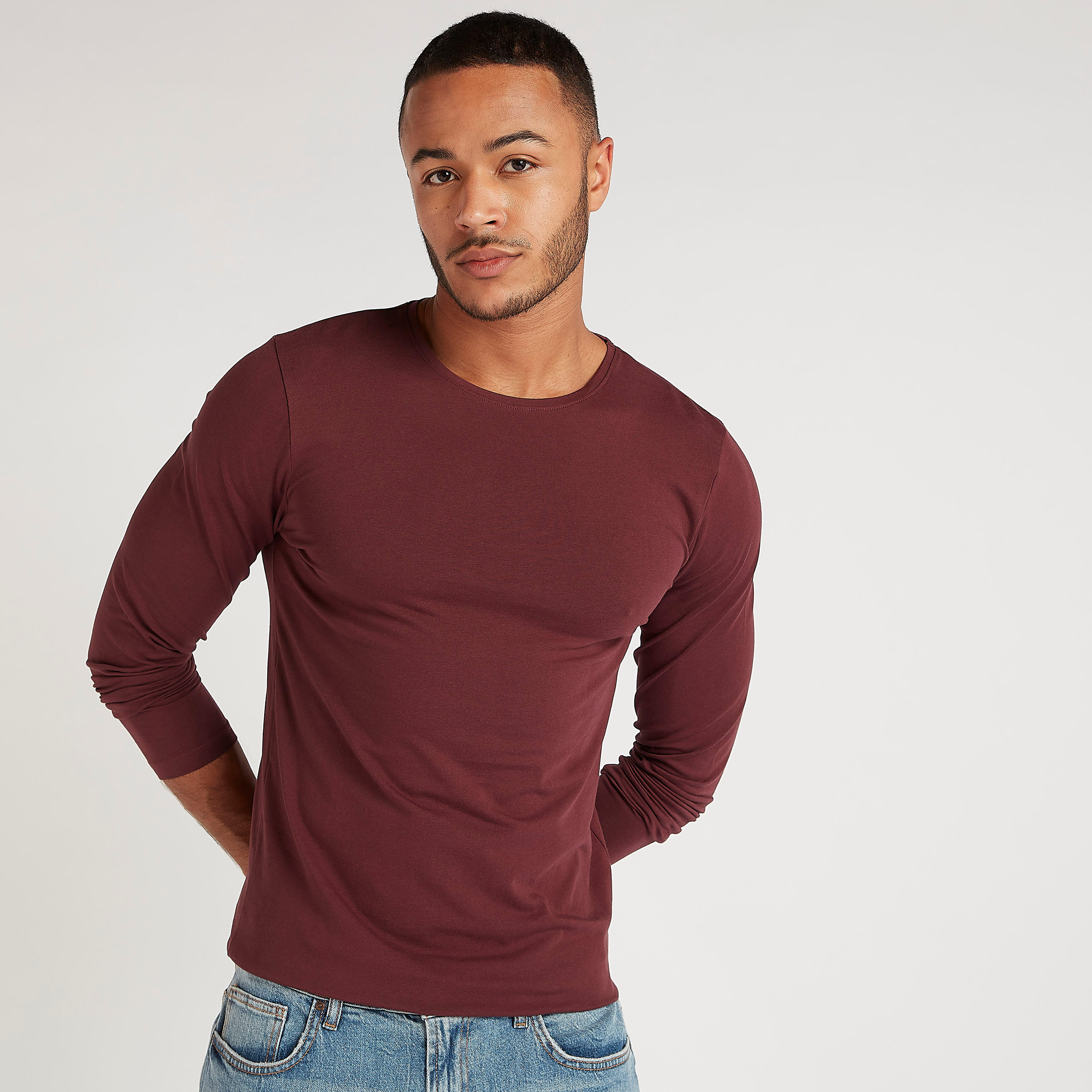 تيشيرت سادة بياقة ضيّقة وأكمام طويلة-men-clothing-tshirtsandpolos-tshirts-image-4