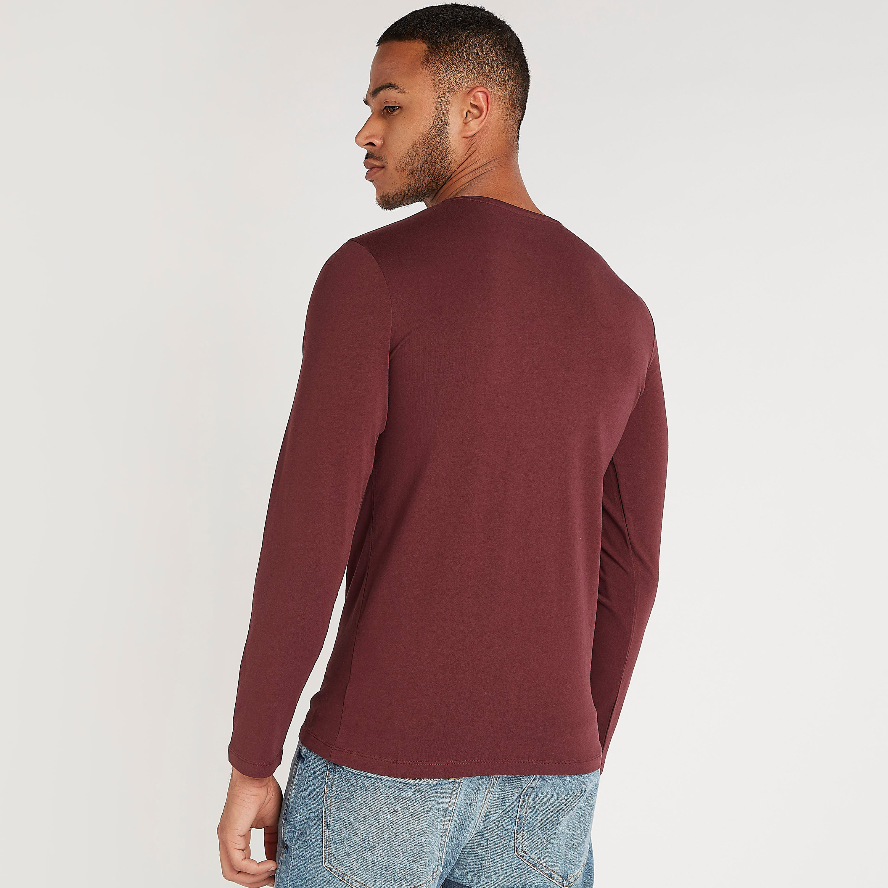 تيشيرت سادة بياقة ضيّقة وأكمام طويلة-men-clothing-tshirtsandpolos-tshirts-image-1