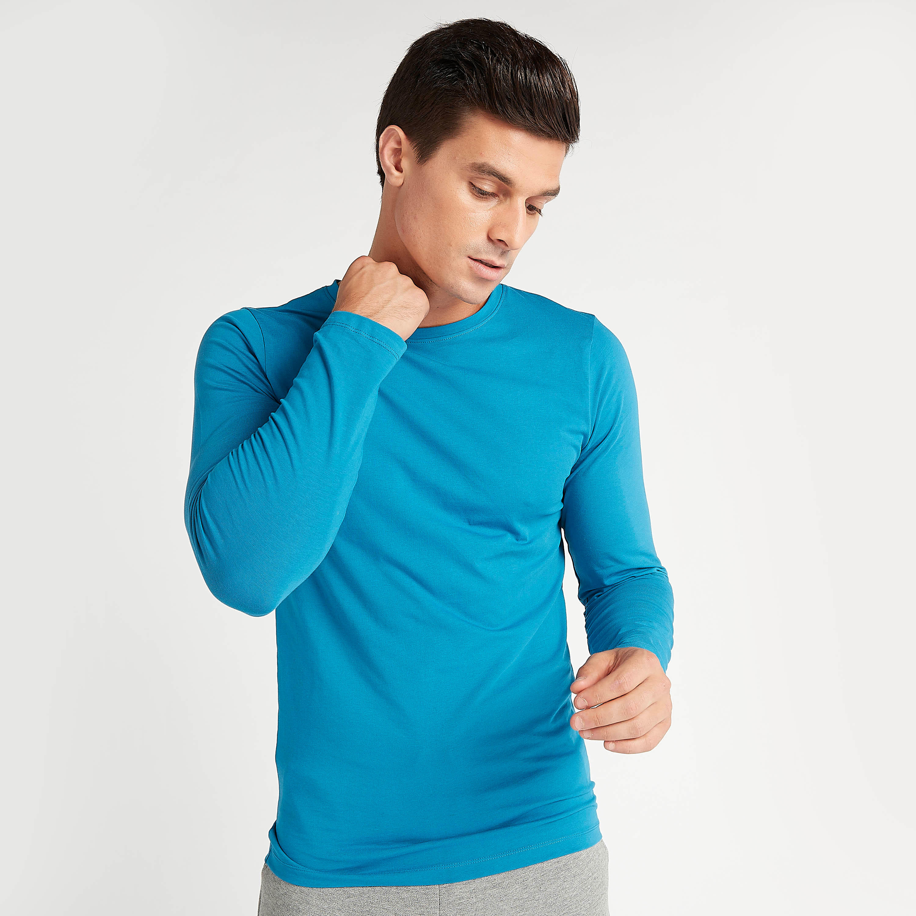تيشيرت مستدام سادة بياقة ضيّقة وأكمام كاملة-men-clothing-tshirtsandpolos-tshirts-image-3