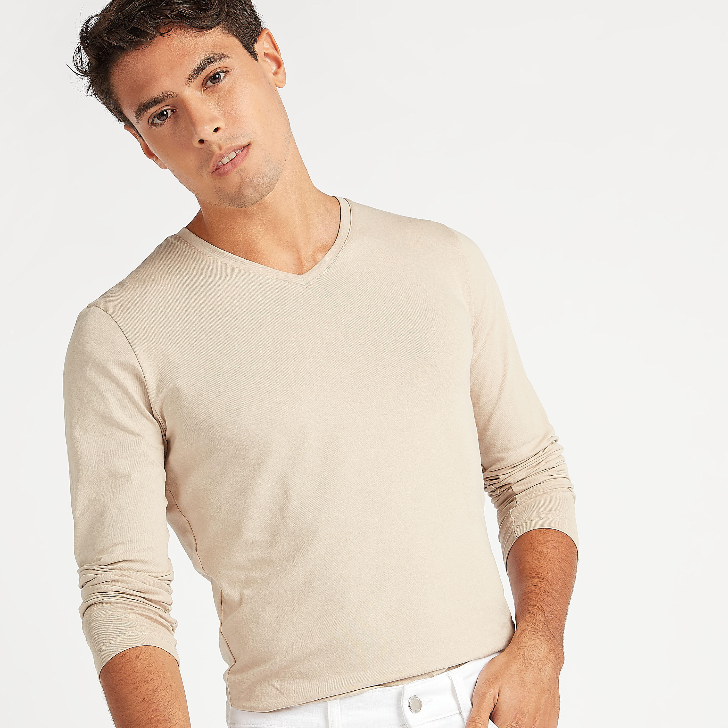 تيشيرت مستدام سادة بياقة V وأكمام طويلة-men-clothing-tshirtsandpolos-tshirts-image-1