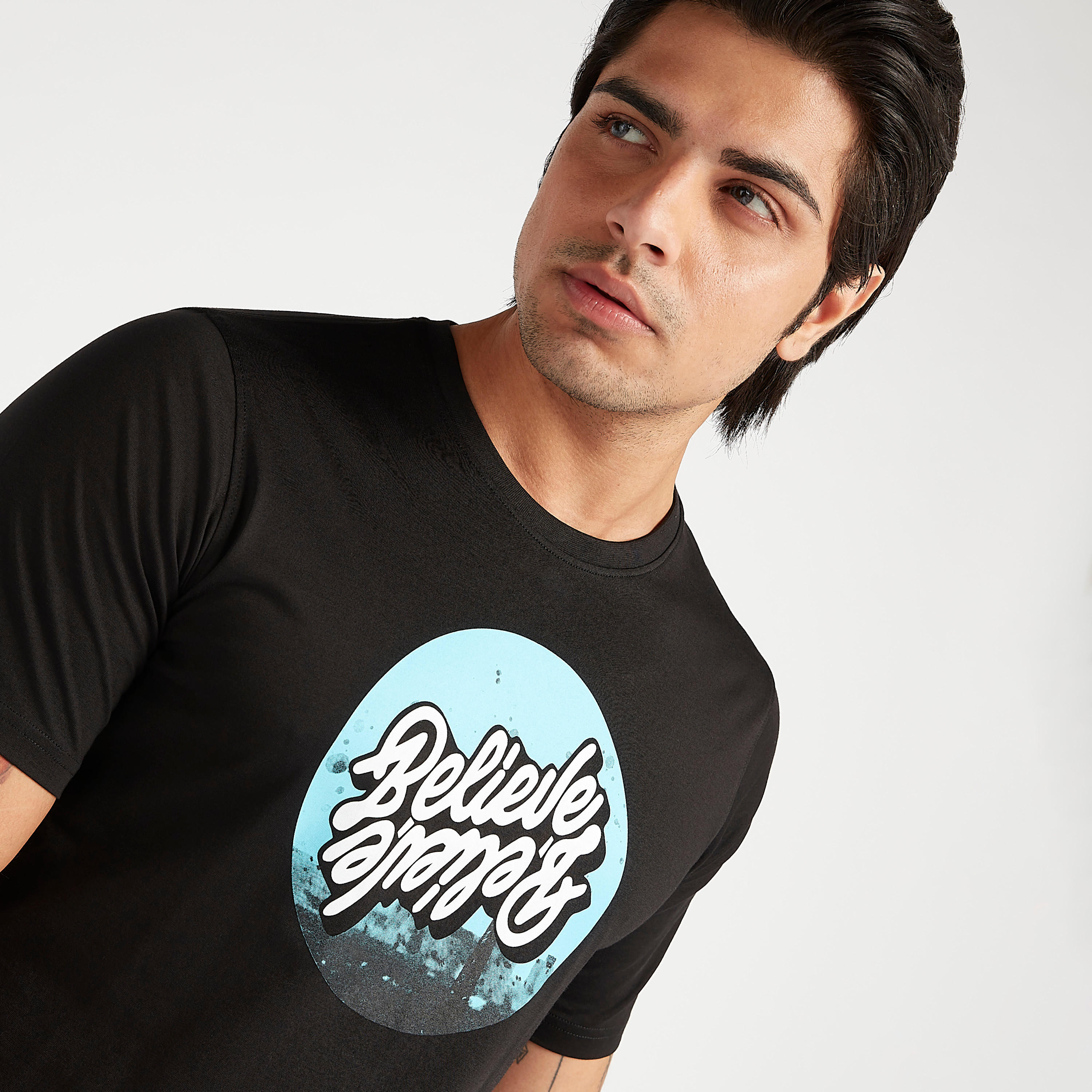 تيشيرت مستدام بياقة ضيّقة وأكمام قصيرة وطبعات-men-clothing-tshirtsandpolos-tshirts-image-1
