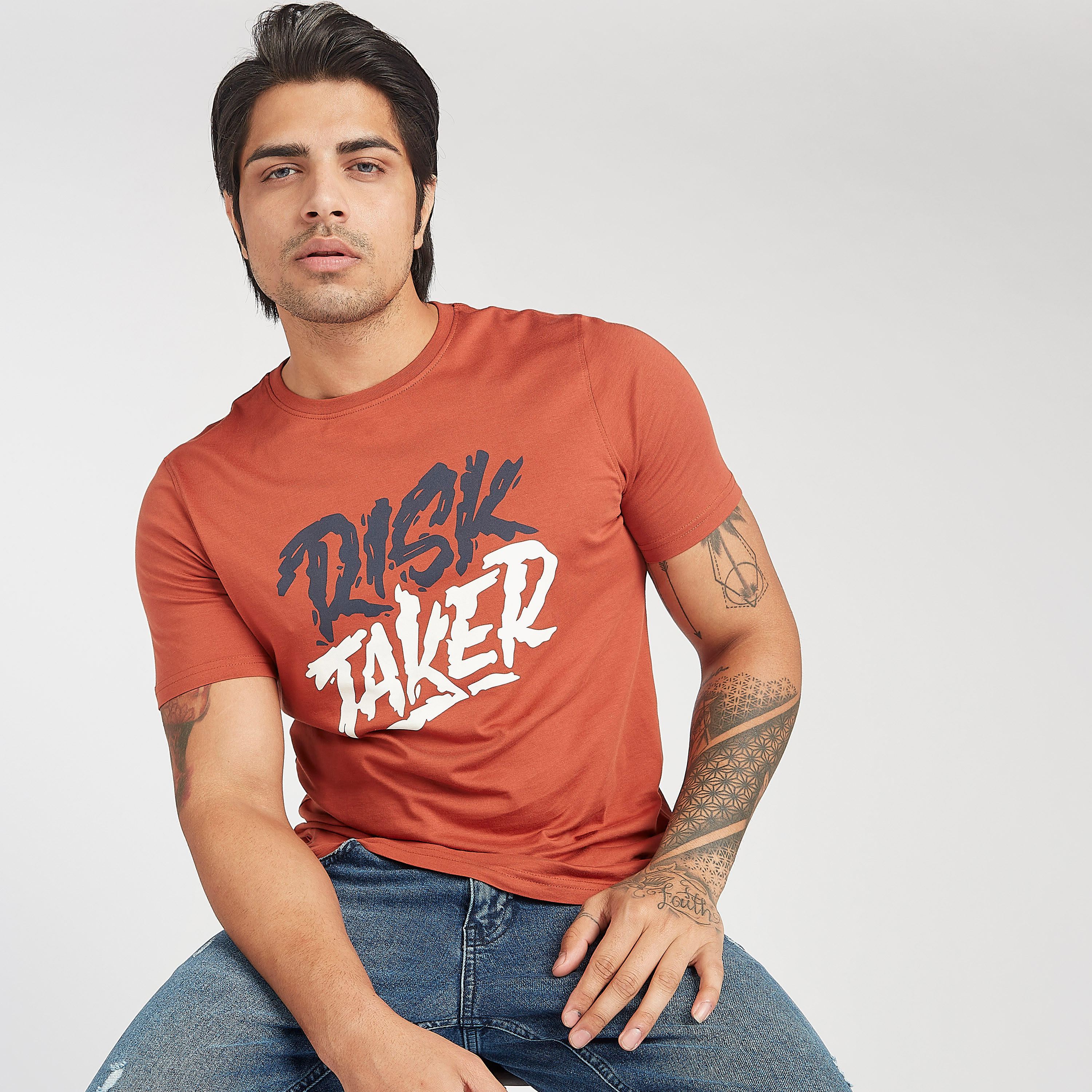 تيشيرت مستدام بياقة ضيّقة وأكمام قصيرة وطبعات-men-clothing-tshirtsandpolos-tshirts-image-1