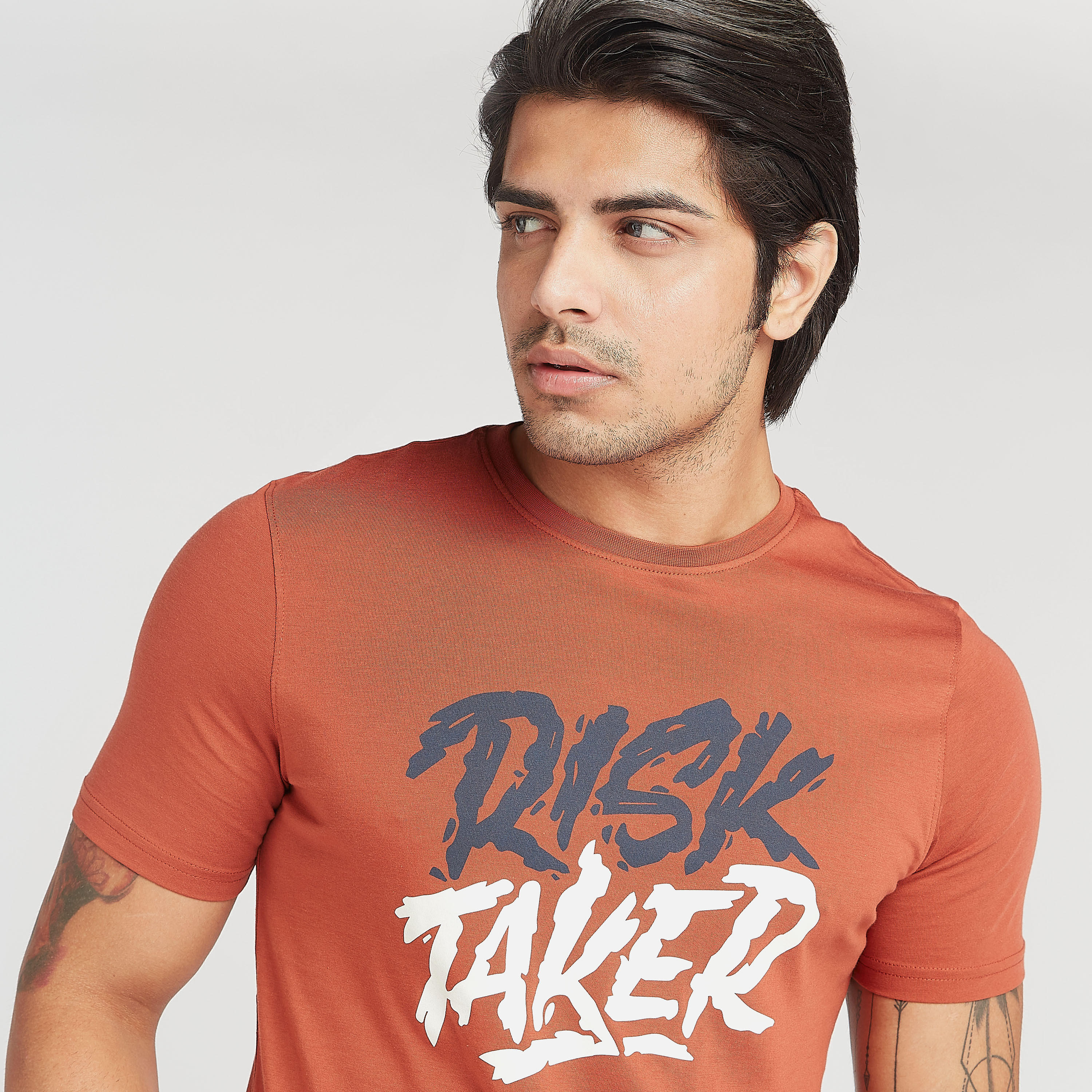 تيشيرت مستدام بياقة ضيّقة وأكمام قصيرة وطبعات-men-clothing-tshirtsandpolos-tshirts-image-2