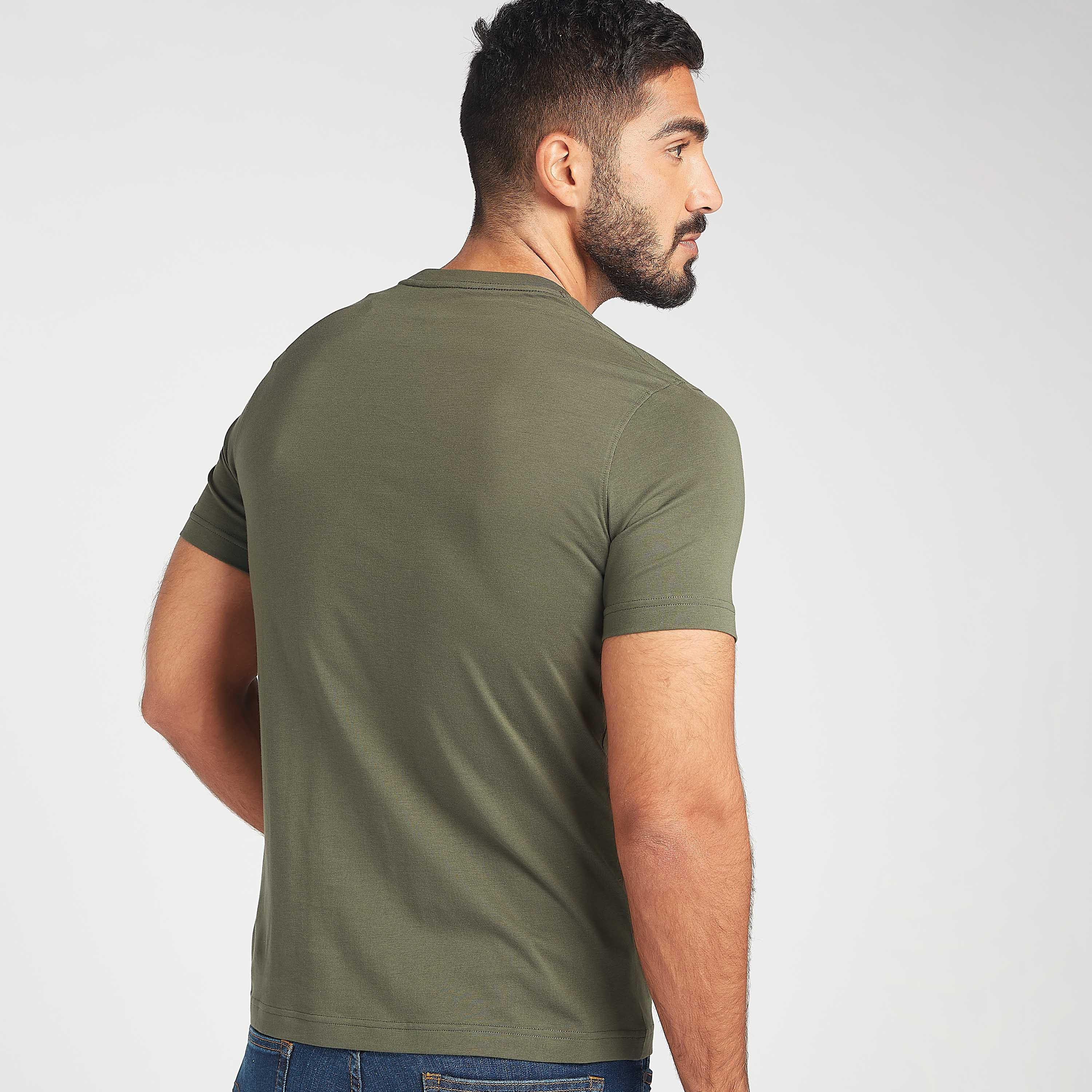تيشيرت مستدام بياقة ضيّقة وأكمام قصيرة وطبعات شعار-men-clothing-tshirtsandpolos-tshirts-image-4
