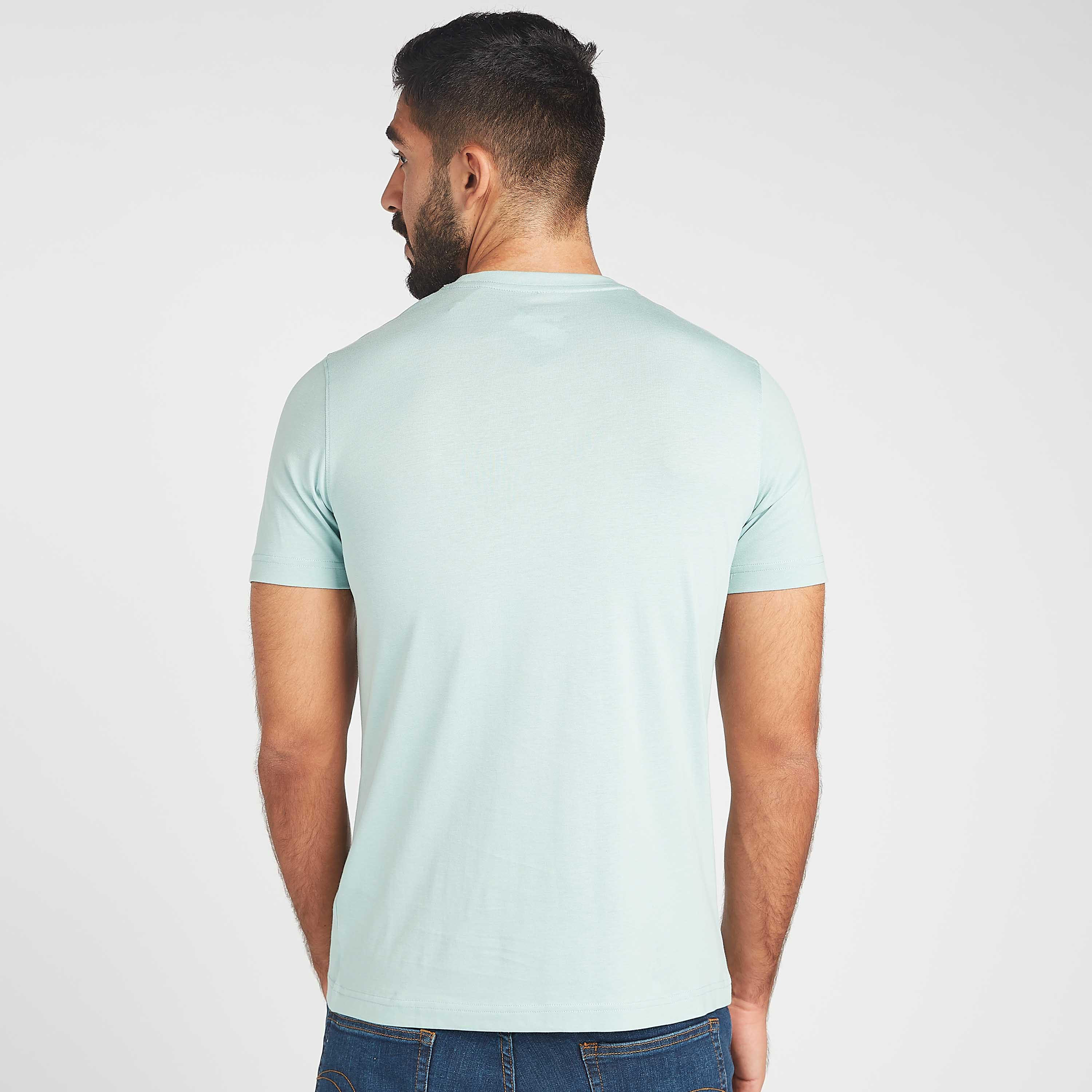 تيشيرت بياقة ضيّقة وأكمام قصيرة وطبعات شعار-men-clothing-tshirtsandpolos-tshirts-image-4