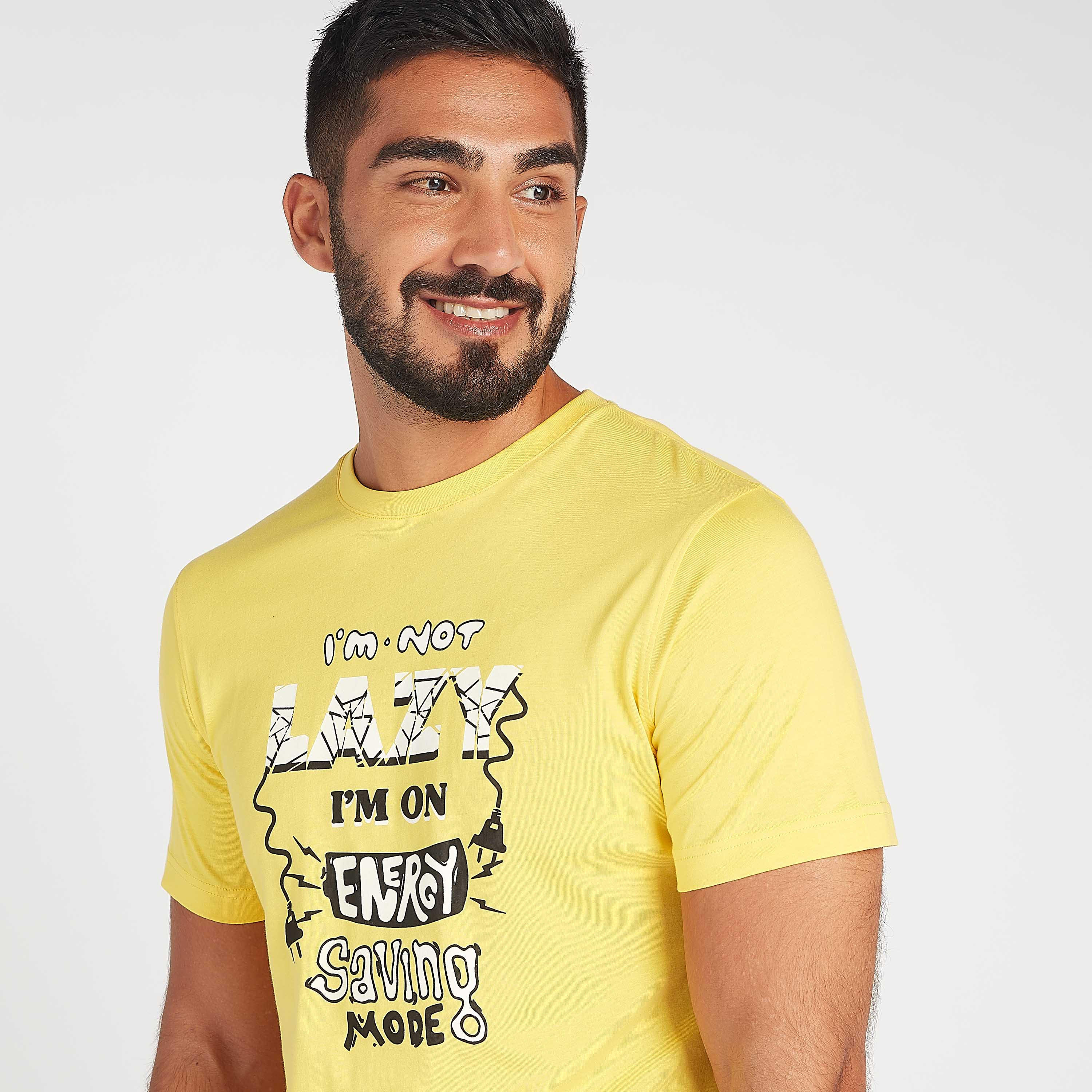 تيشيرت مستدام بياقة ضيّقة وأكمام قصيرة وطبعات شعار-men-clothing-tshirtsandpolos-tshirts-image-3