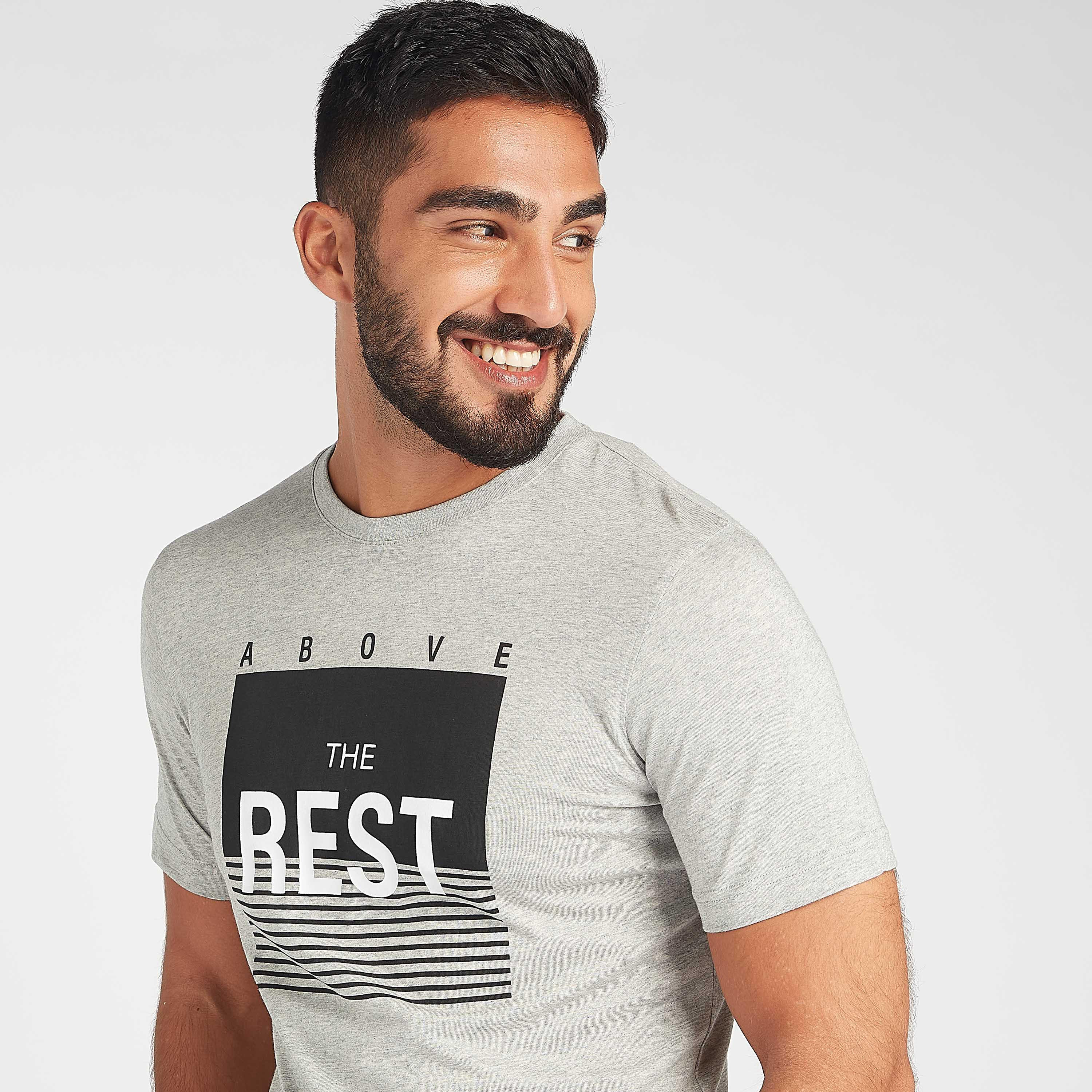 تيشيرت مستدام بياقة ضيّقة وأكمام قصيرة وطبعات شعار-men-clothing-tshirtsandpolos-tshirts-image-3