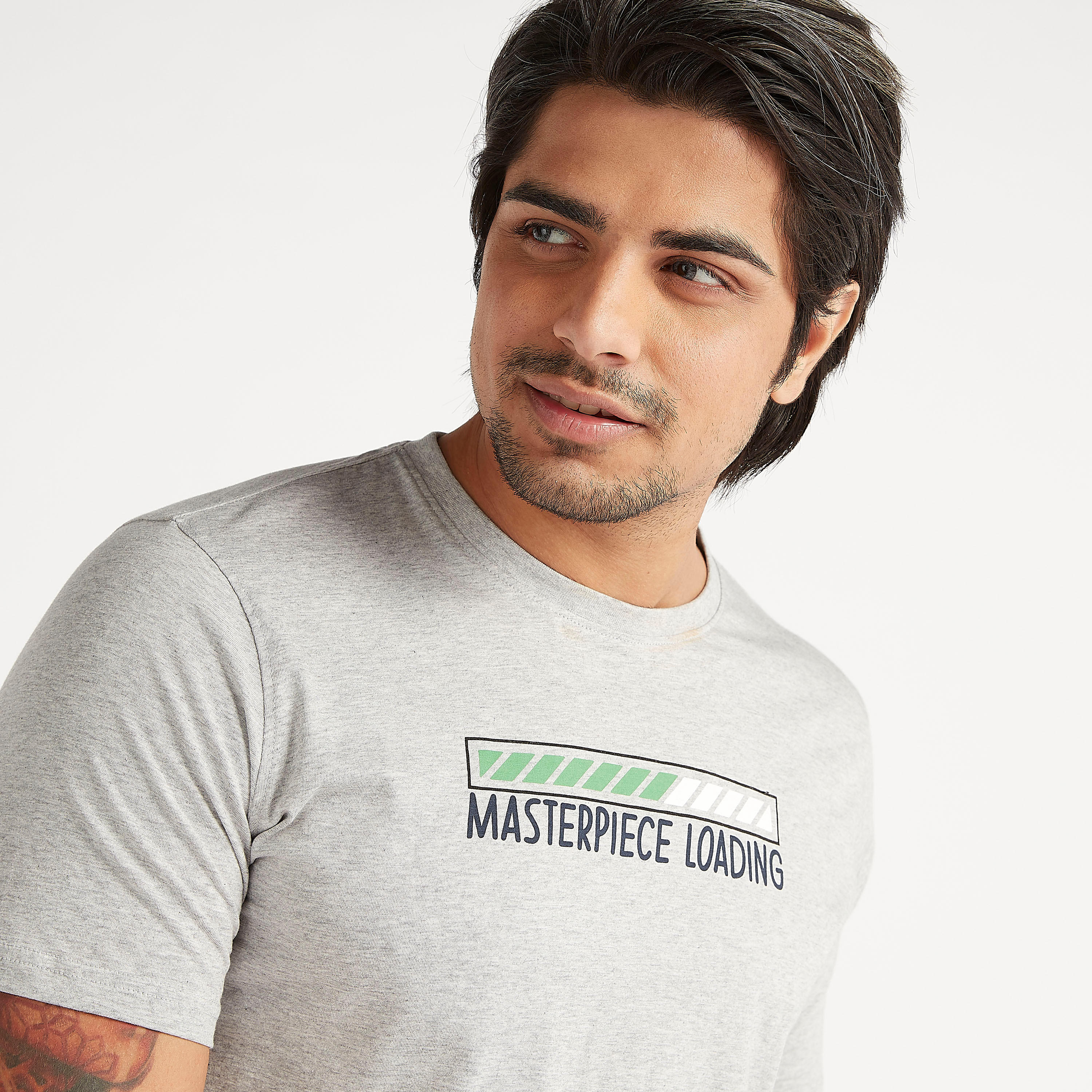 تيشيرت بياقة ضيّقة وأكمام قصيرة وطبعات-men-clothing-tshirtsandpolos-tshirts-image-1