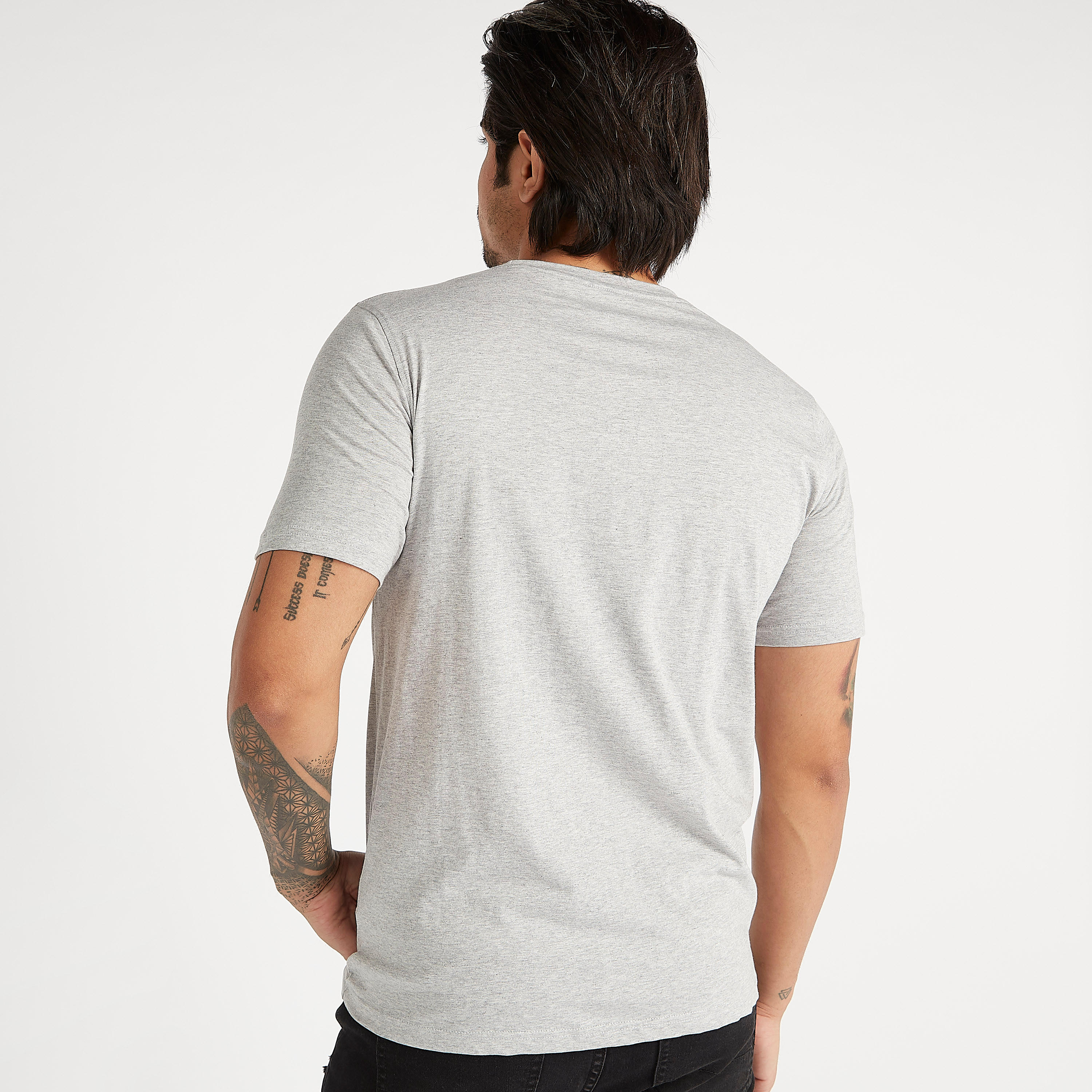 تيشيرت بياقة ضيّقة وأكمام قصيرة وطبعات-men-clothing-tshirtsandpolos-tshirts-image-4