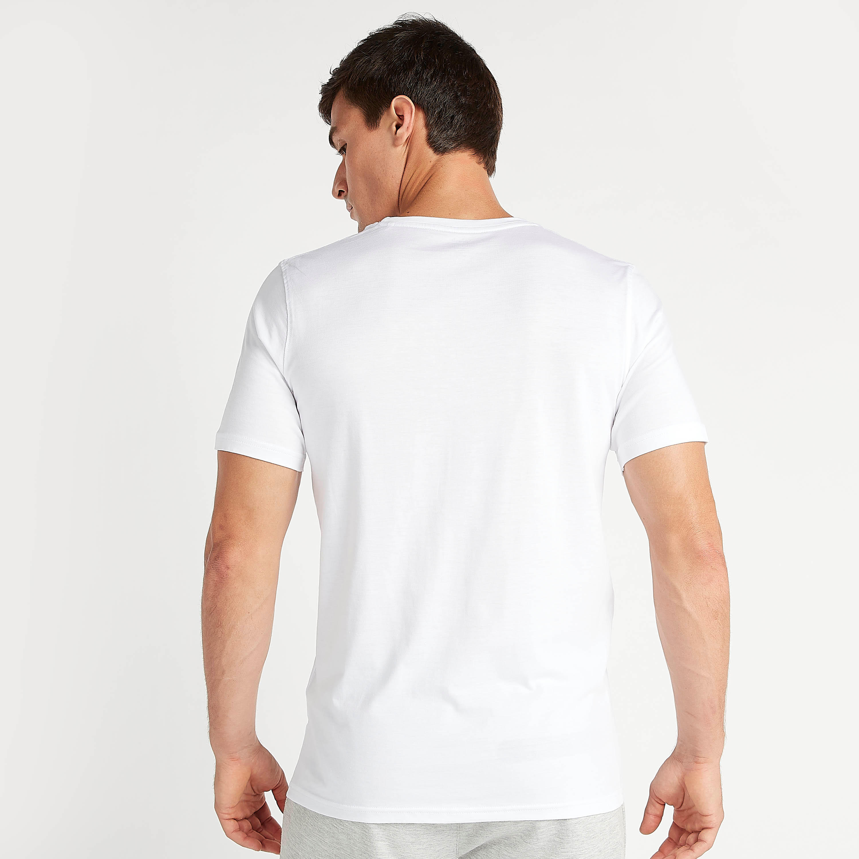 تيشيرت مستدام بياقة ضيّقة وأكمام قصيرة وطبعات شعار-men-clothing-tshirtsandpolos-tshirts-image-4