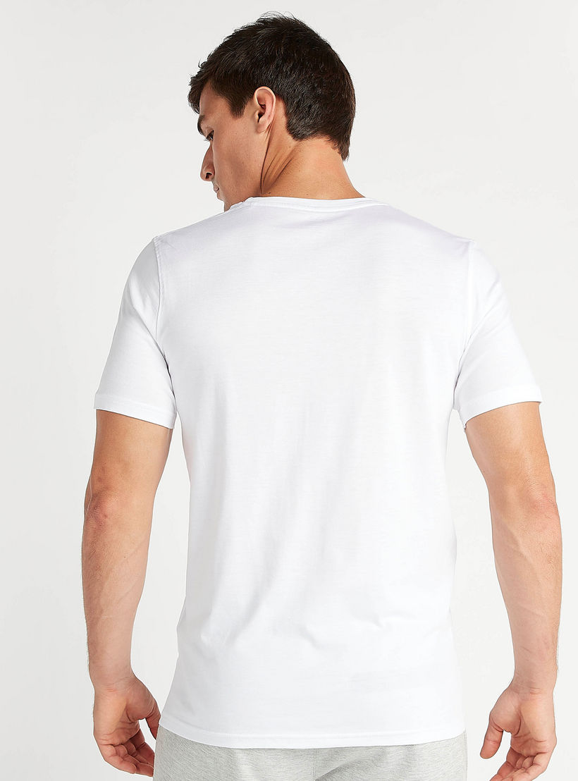 تيشيرت مستدام بياقة ضيّقة وأكمام قصيرة وطبعات شعار-men-clothing-tshirtsandpolos-tshirts-image-4