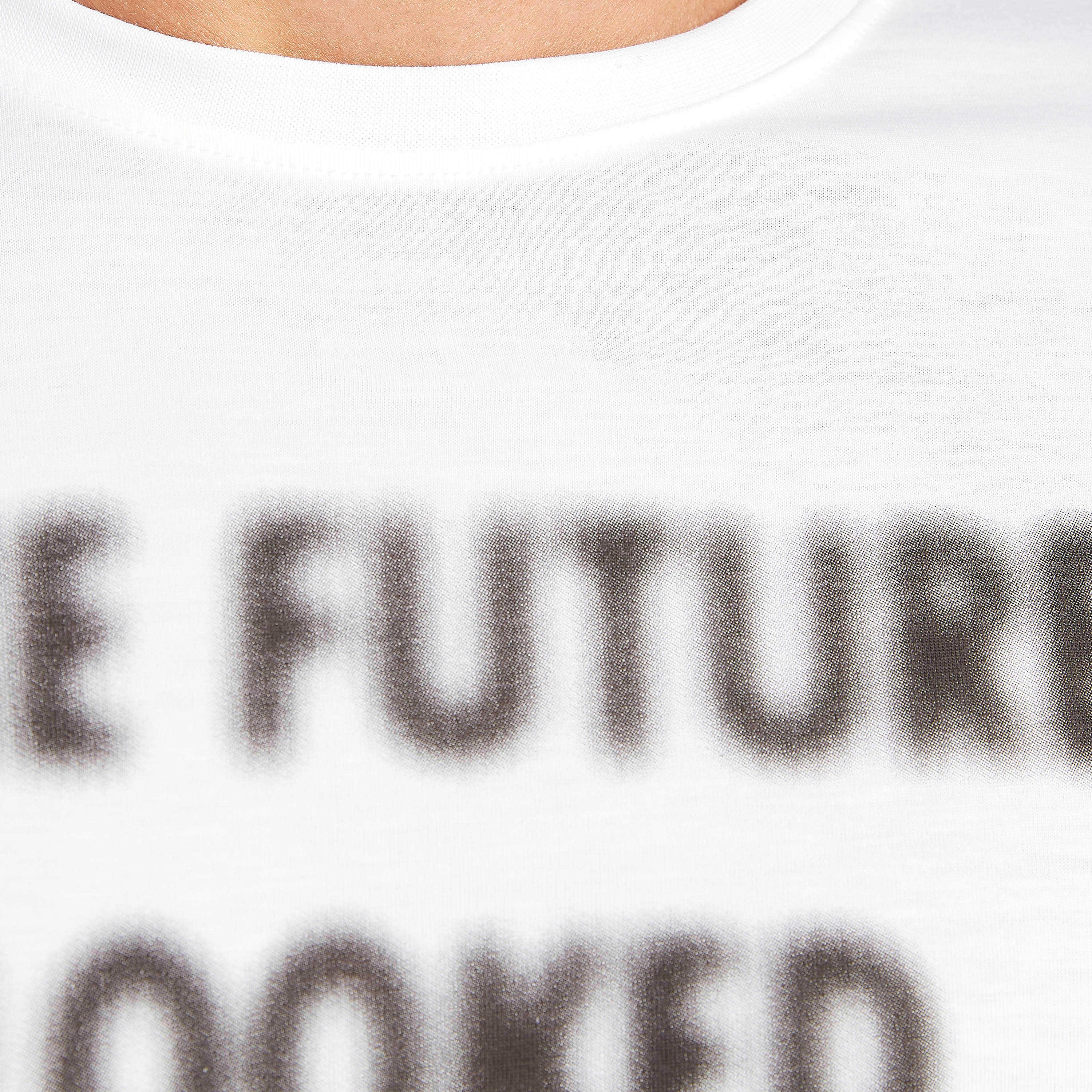 تيشيرت مستدام بياقة ضيّقة وأكمام قصيرة وطبعات شعار-men-clothing-tshirtsandpolos-tshirts-image-5