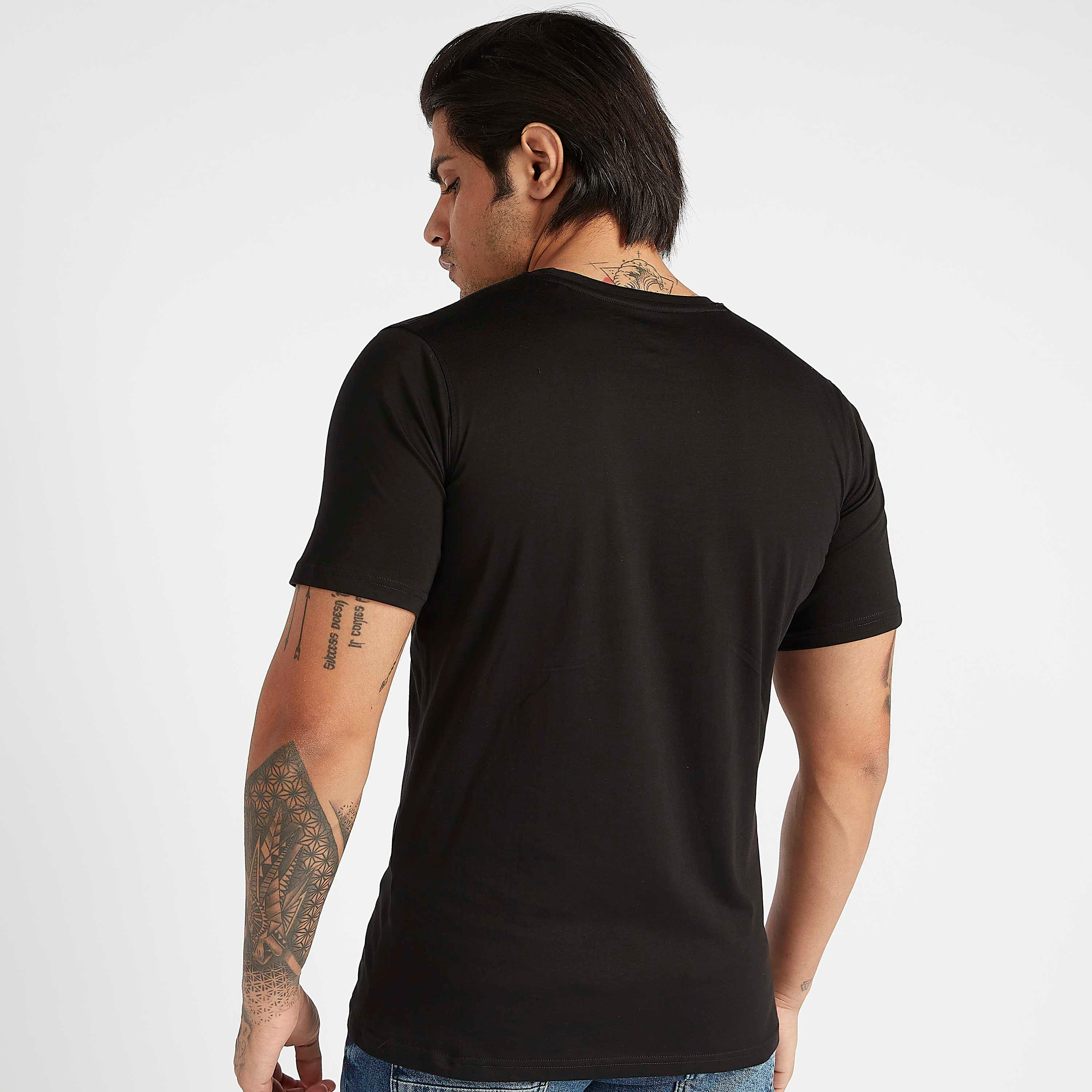 تيشيرت بياقة ضيّقة وأكمام قصيرة وطبعات-men-clothing-tshirtsandpolos-tshirts-image-4
