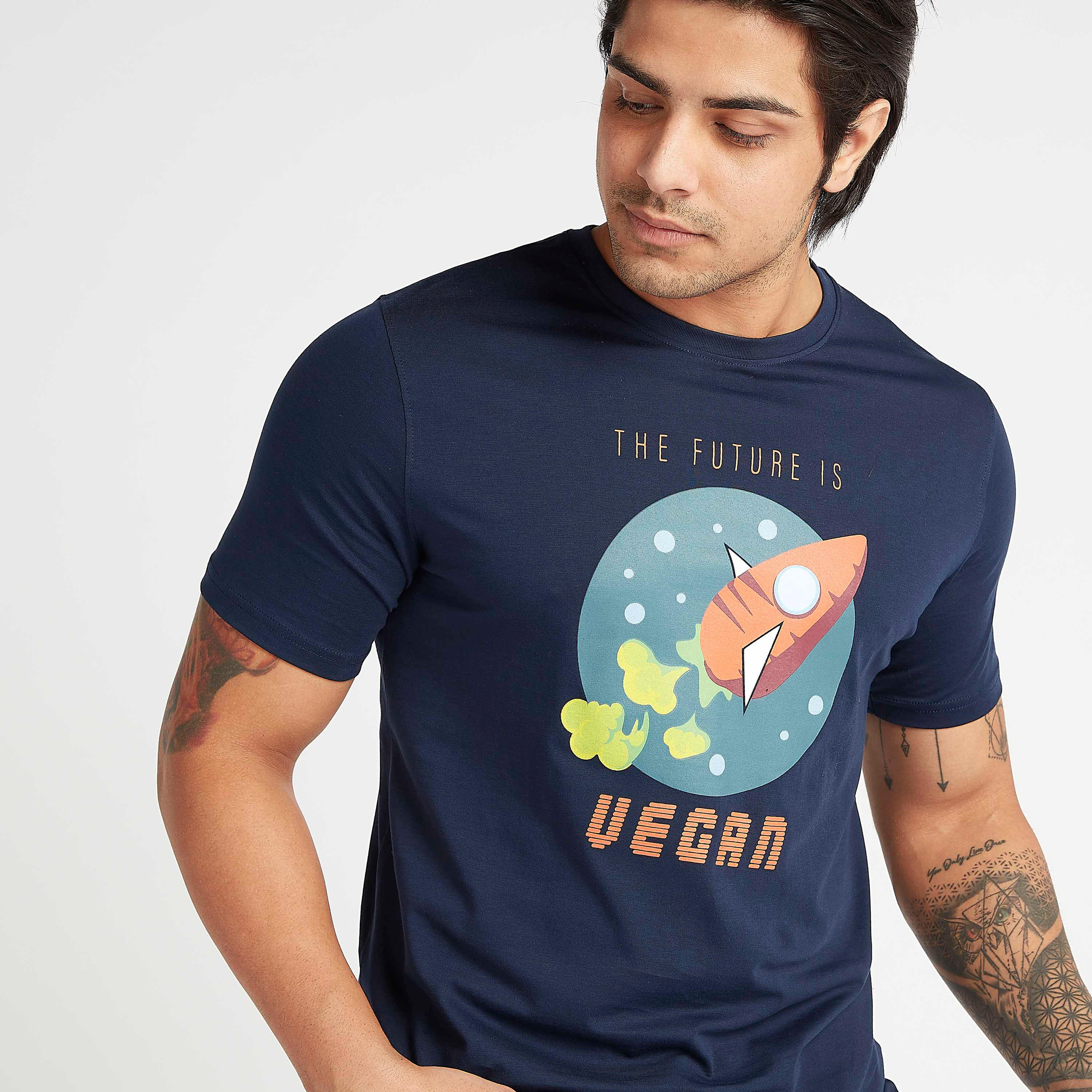 تيشيرت بياقة ضيّقة وأكمام قصيرة وطبعات-men-clothing-tshirtsandpolos-tshirts-image-3