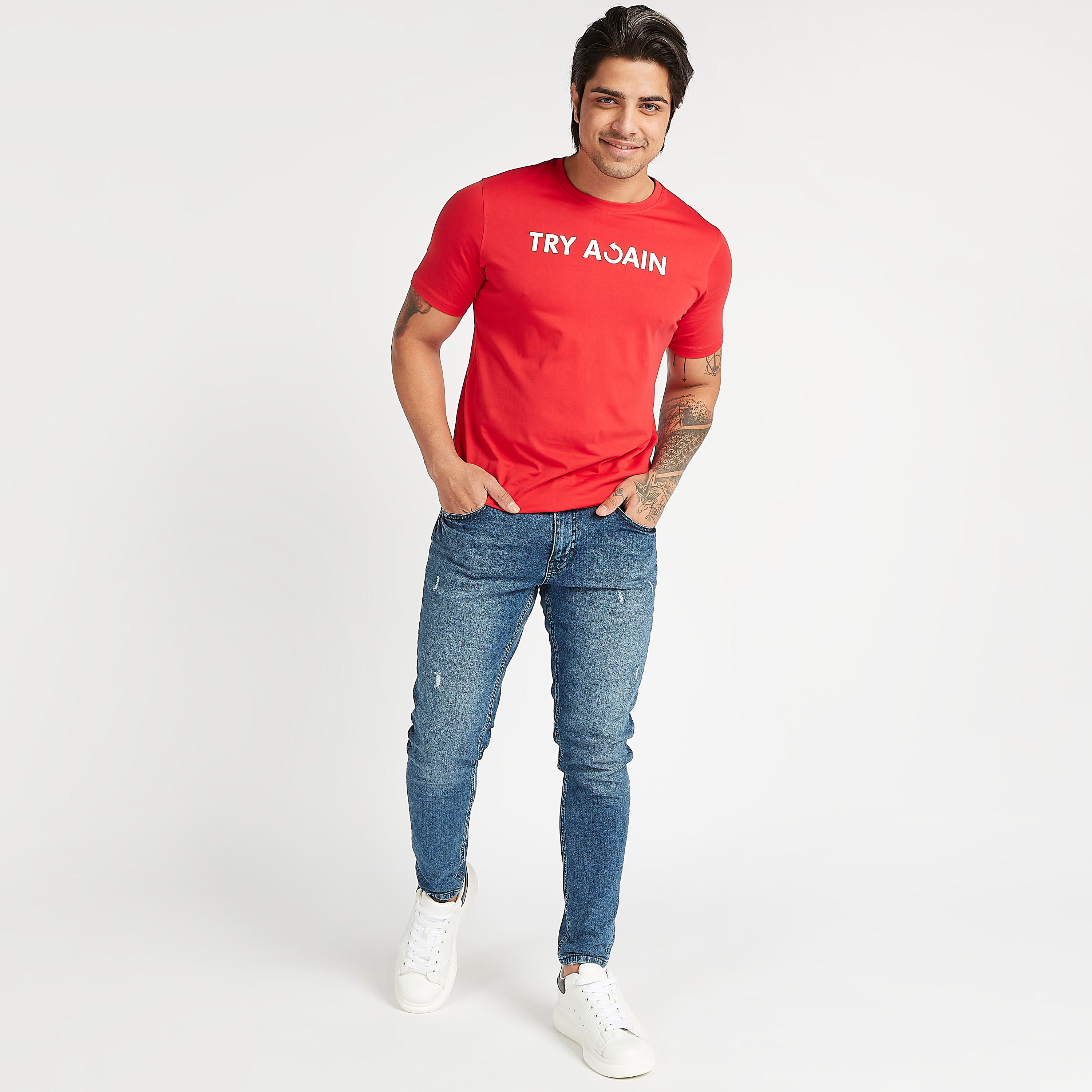 تيشيرت بياقة ضيّقة وأكمام قصيرة وطبعات-men-clothing-tshirtsandpolos-tshirts-image-2