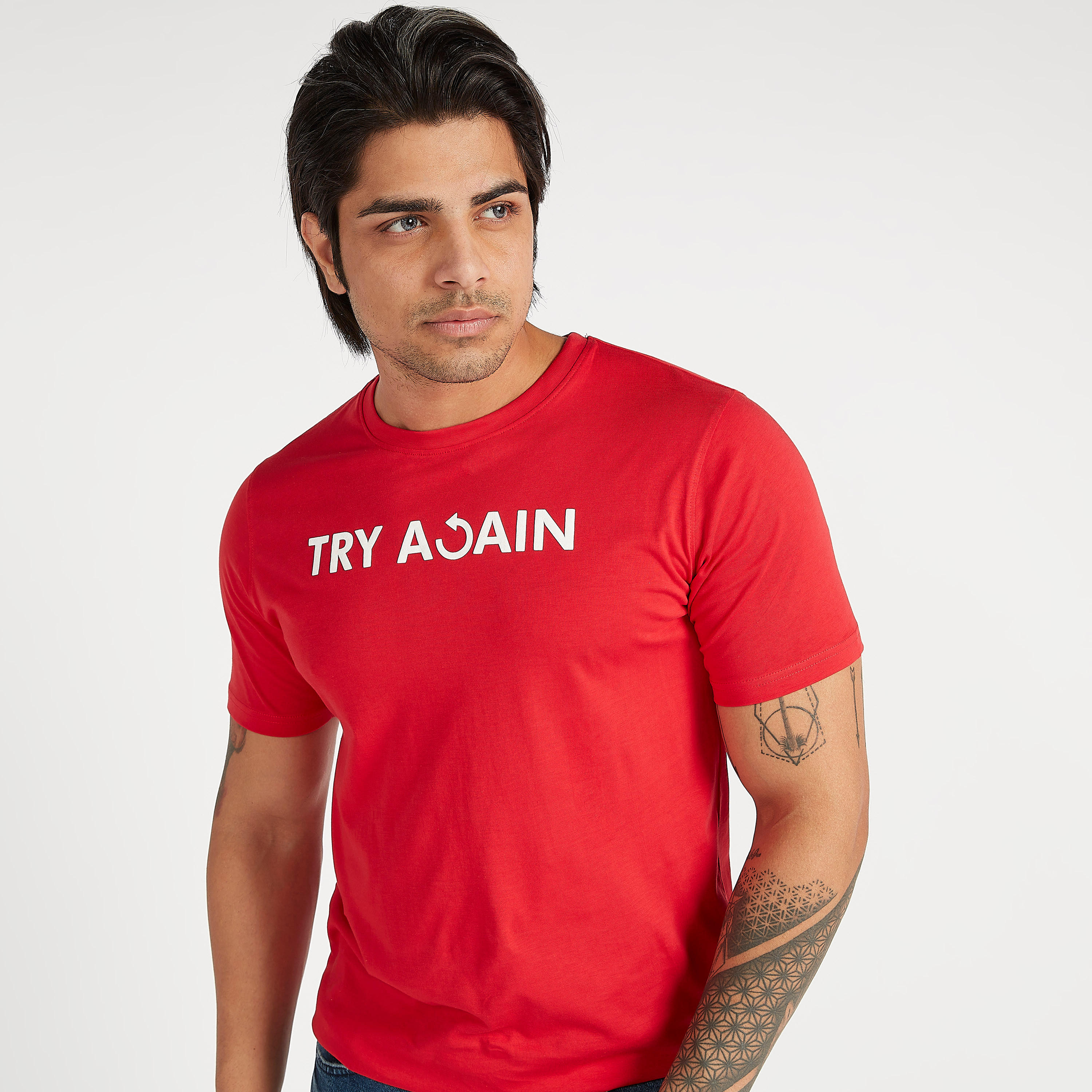 تيشيرت بياقة ضيّقة وأكمام قصيرة وطبعات-men-clothing-tshirtsandpolos-tshirts-image-5