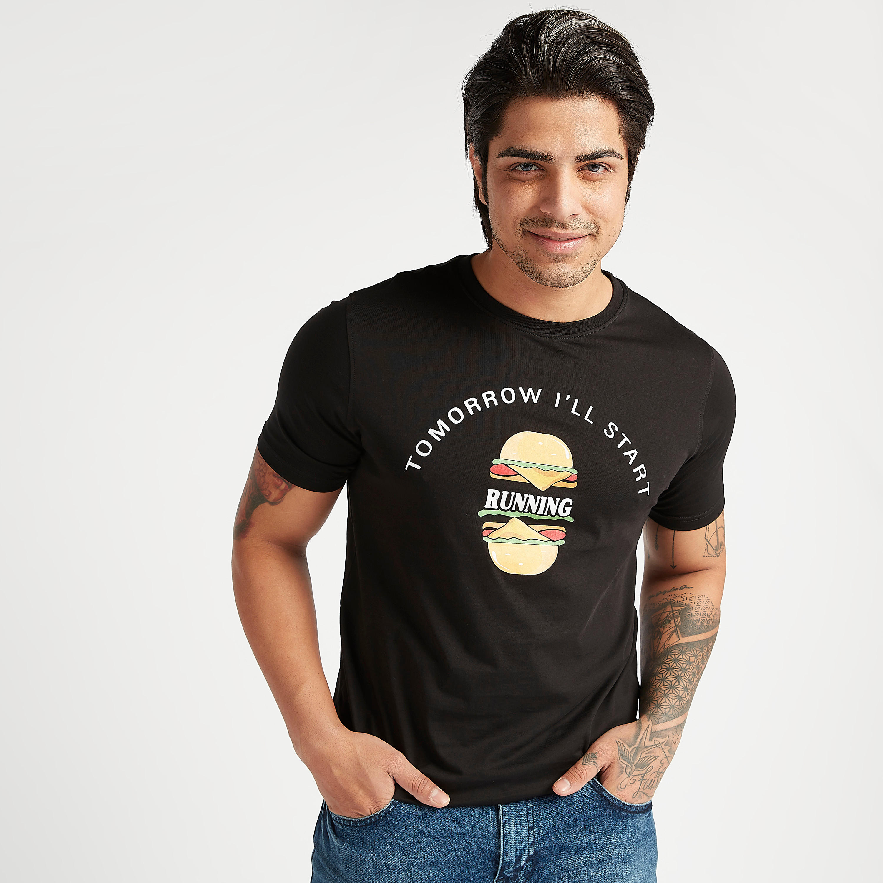 تيشيرت بياقة ضيّقة وأكمام قصيرة وطبعات-men-clothing-tshirtsandpolos-tshirts-image-1