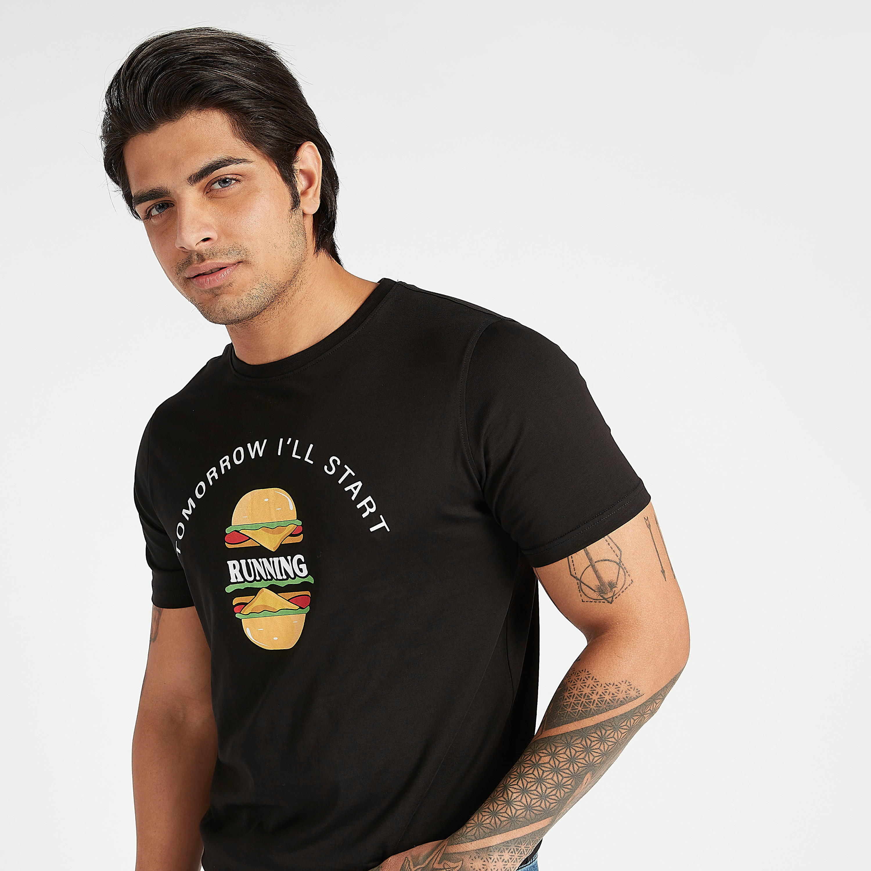 تيشيرت بياقة ضيّقة وأكمام قصيرة وطبعات-men-clothing-tshirtsandpolos-tshirts-image-3