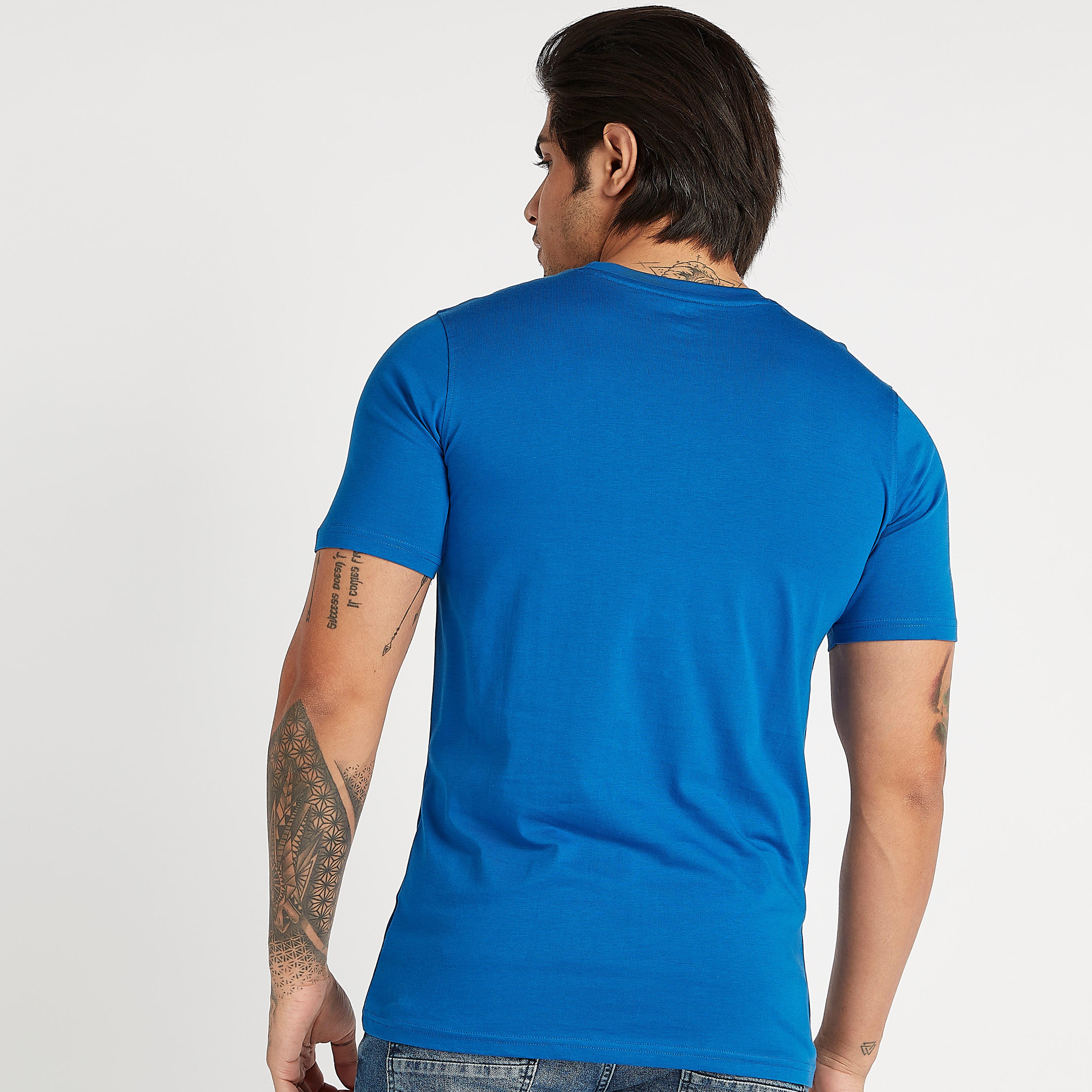 تيشيرت بياقة ضيّقة وأكمام قصيرة وطبعات-men-clothing-tshirtsandpolos-tshirts-image-4