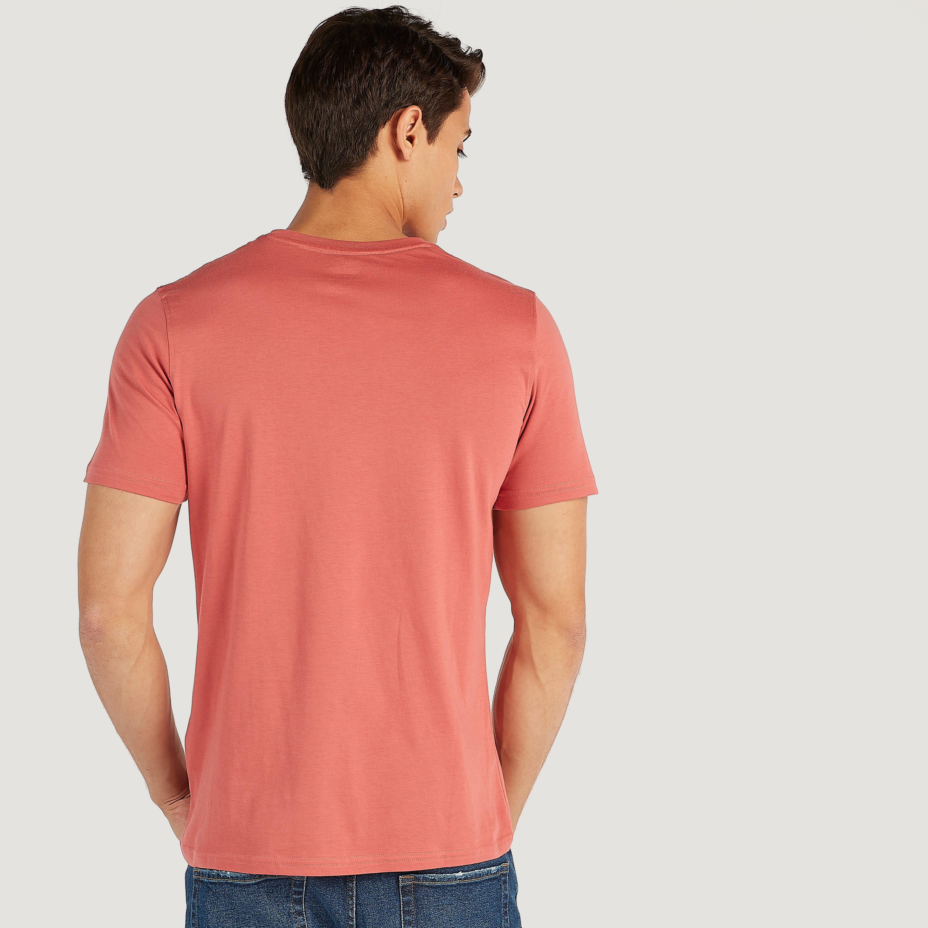 تيشيرت بياقة ضيّقة وأكمام قصيرة وطبعات-men-clothing-tshirtsandpolos-tshirts-image-4